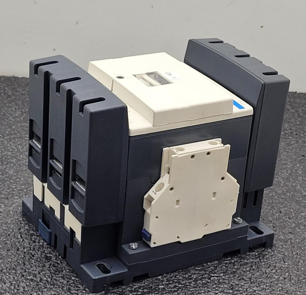 Telemecanique Contactor LC1D150 Aux Contact w/ LA9 D 115603/604 Lugs 24VDC Coil