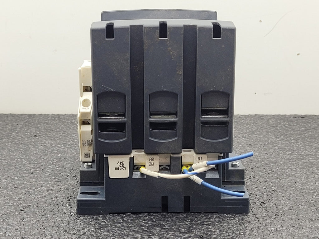 Telemecanique Contactor LC1D150 Aux Contact w/ LA9 D 115603/604 Lugs 24VDC Coil