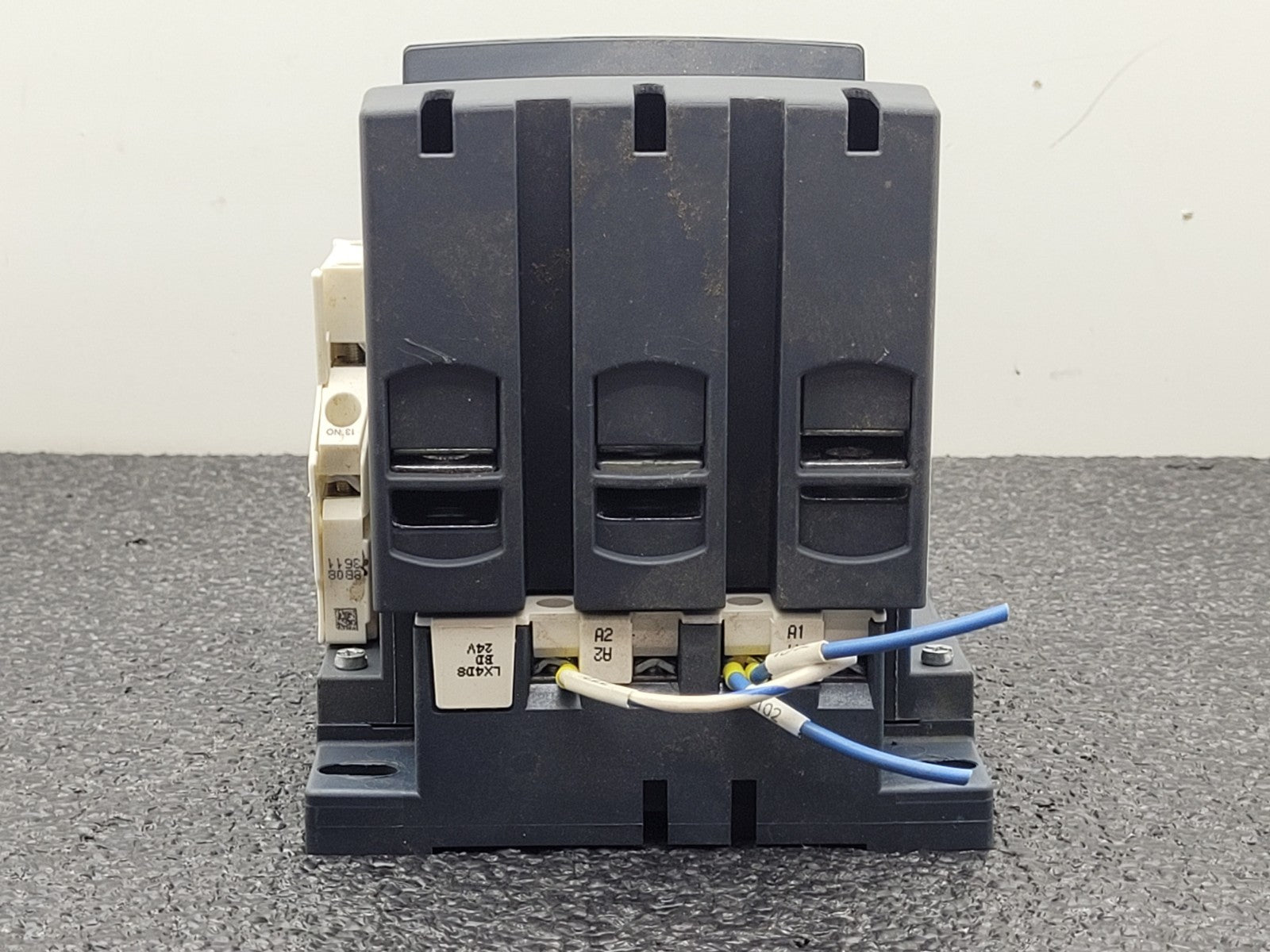 Telemecanique Contactor LC1D150 Aux Contact w/ LA9 D 115603/604 Lugs 24VDC Coil