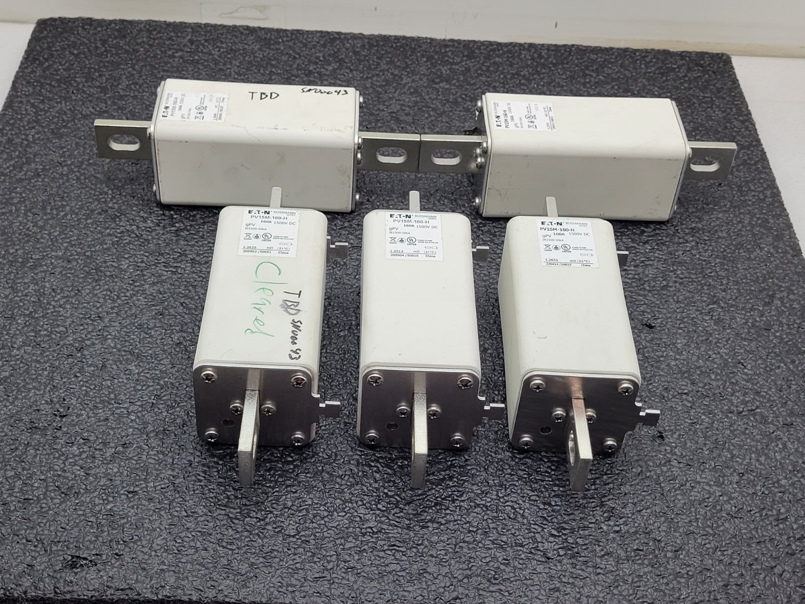 Lot of - 5 Eaton Bussmann PV15M-160-H Fuse 160A 1500VDC Bolt On PV-1XL Type NH