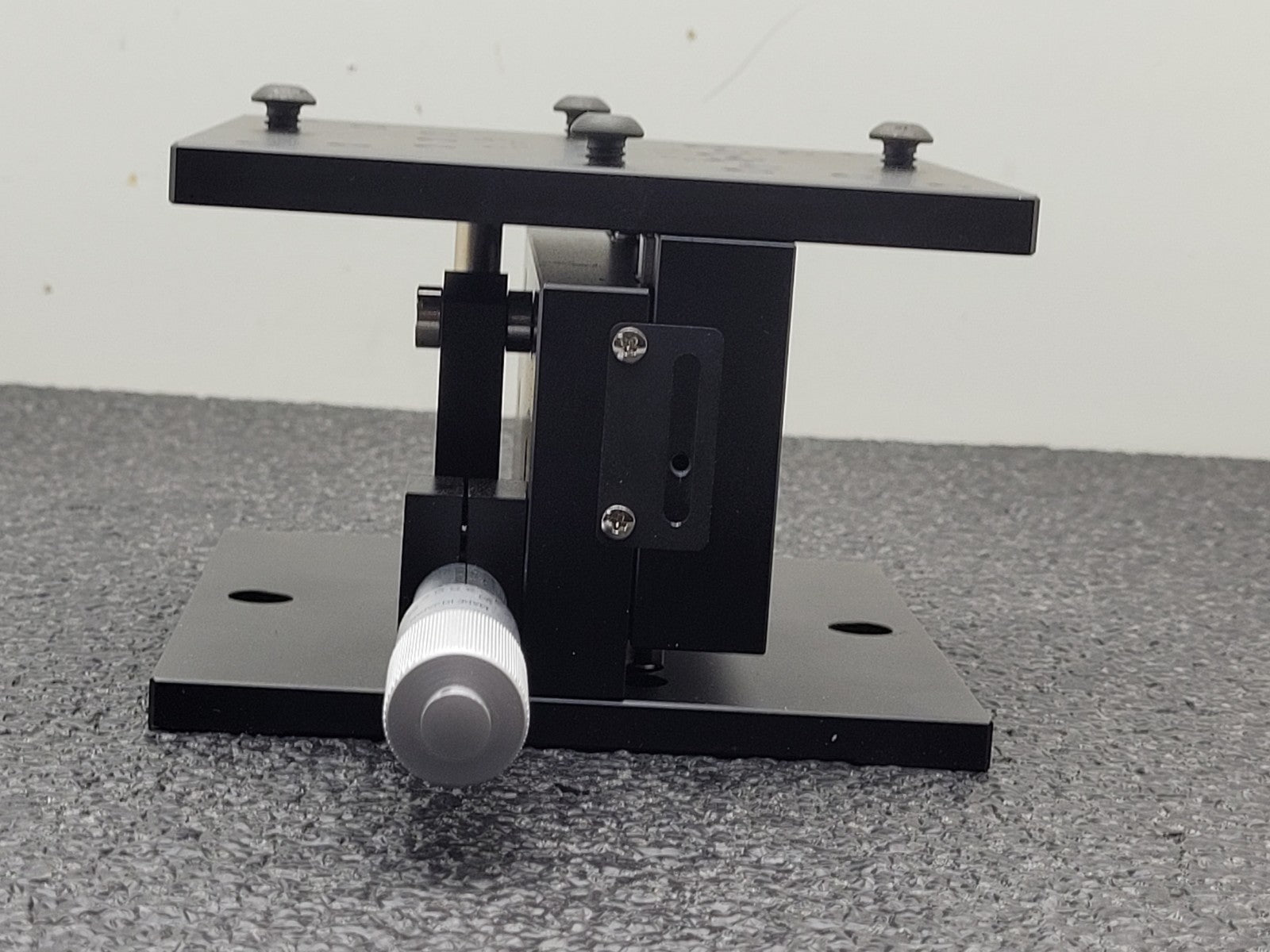 EO Edmund Optics Z Axis 66-508 Lift Table 125mm Square Optical Breadboard 1/4-20