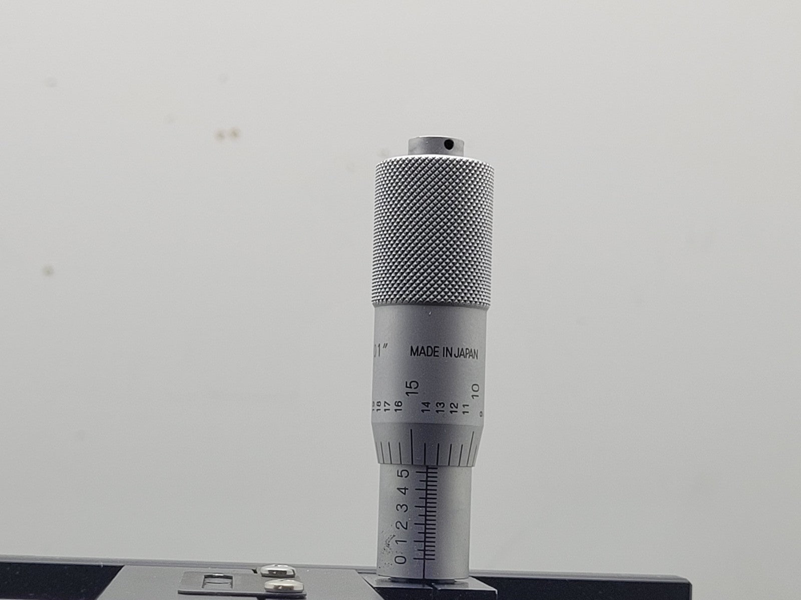 EO Edmund Optics Z Axis 66-508 Lift Table 125mm Square Optical Breadboard 1/4-20