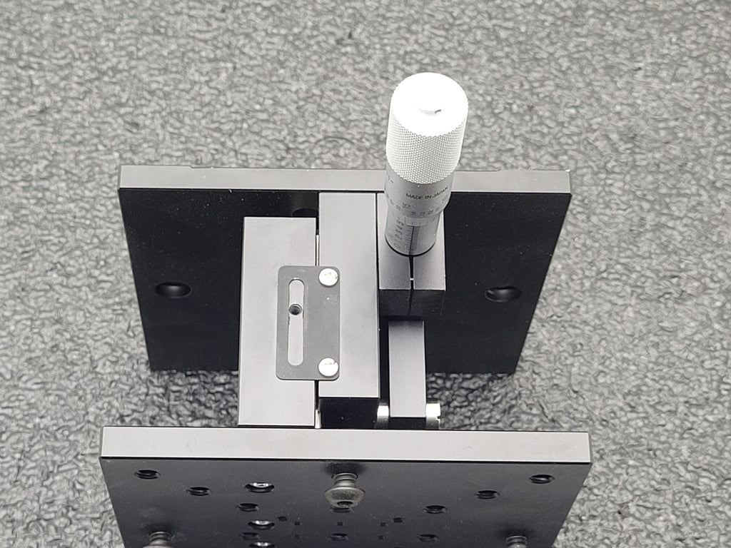 EO Edmund Optics Z Axis 66-508 Lift Table 125mm Square Optical Breadboard 1/4-20