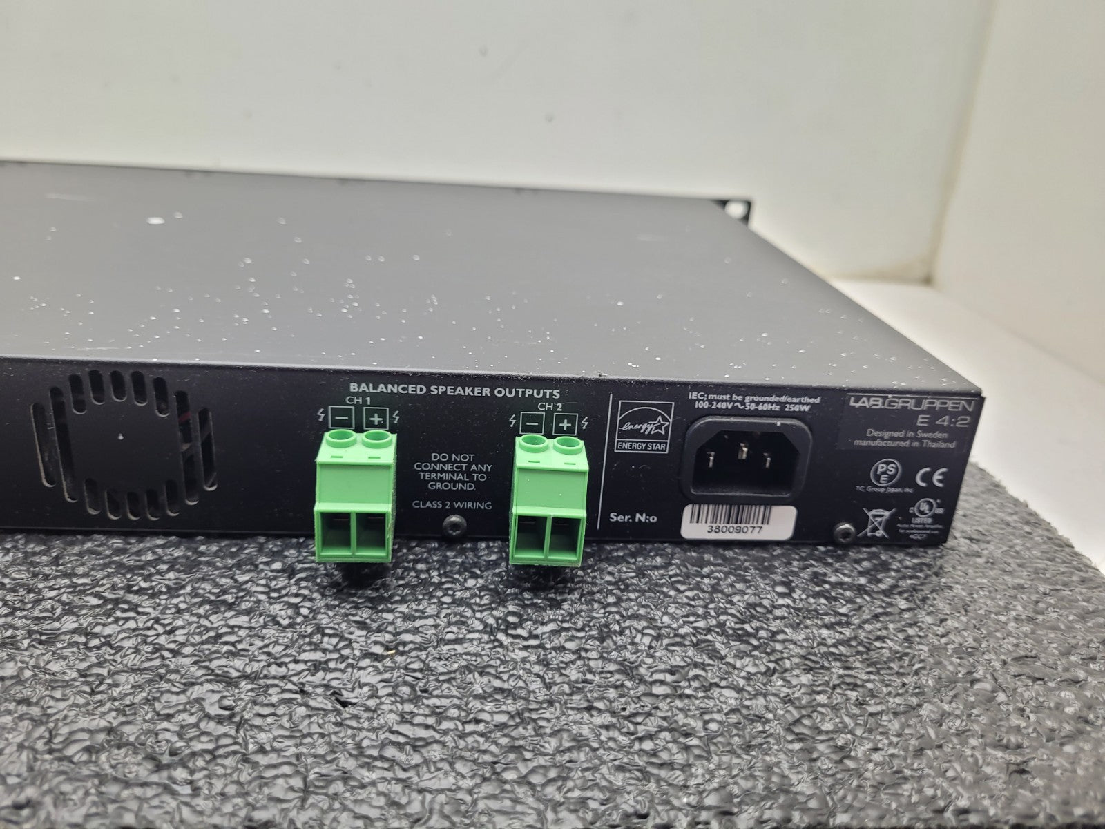 Lab Gruppen E Series 4:2 400W 2 Independent Output Rackmount Audio Amplifier