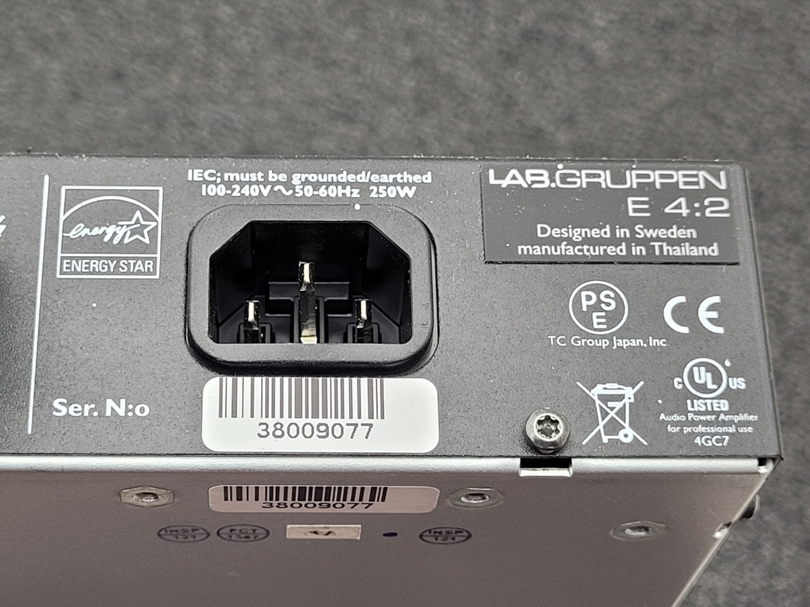 Lab Gruppen E Series 4:2 400W 2 Independent Output Rackmount Audio Amplifier