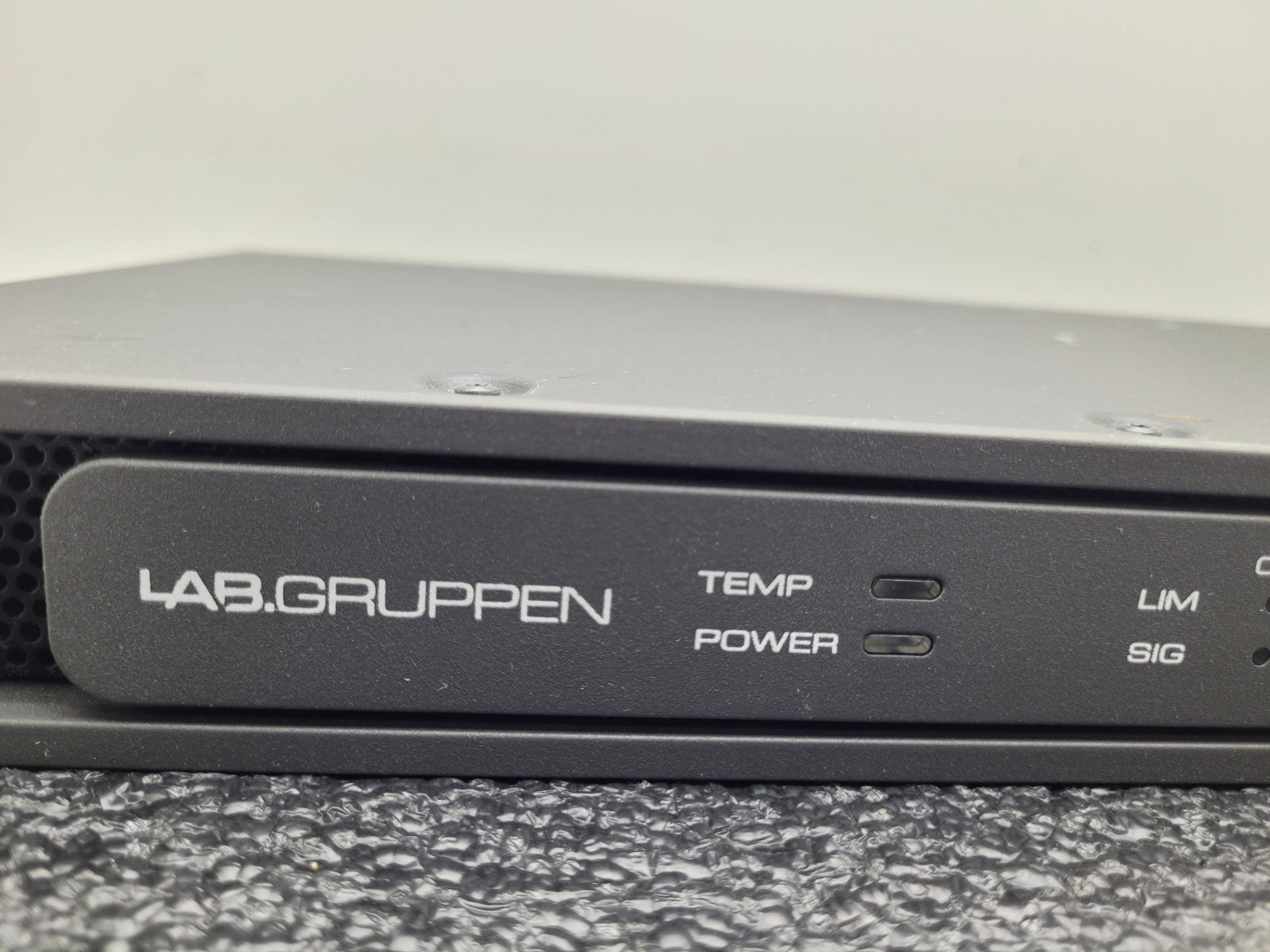 Lab Gruppen E Series 4:2 400W 2 Independent Output Rackmount Audio Amplifier