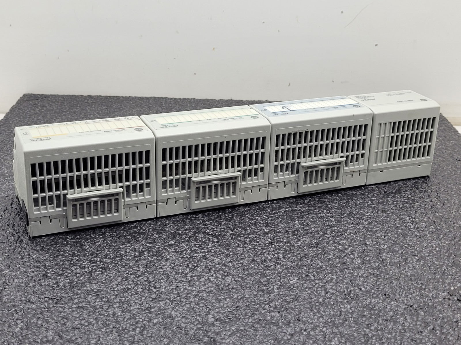 Allen Bradley  1794-IE4X0E2/OB16/IB16/ASB  SER.B Flex I/O Analog Module  24VDC