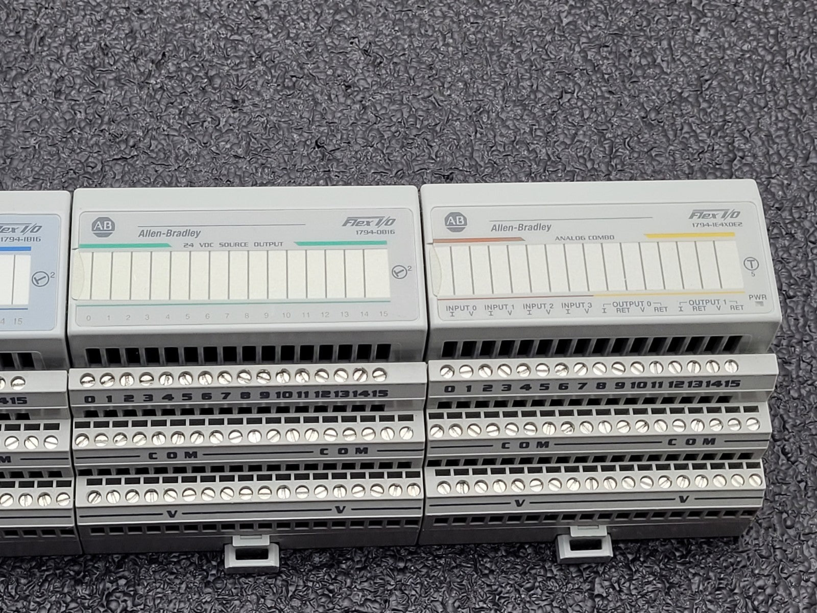 Allen Bradley  1794-IE4X0E2/OB16/IB16/ASB  SER.B Flex I/O Analog Module  24VDC