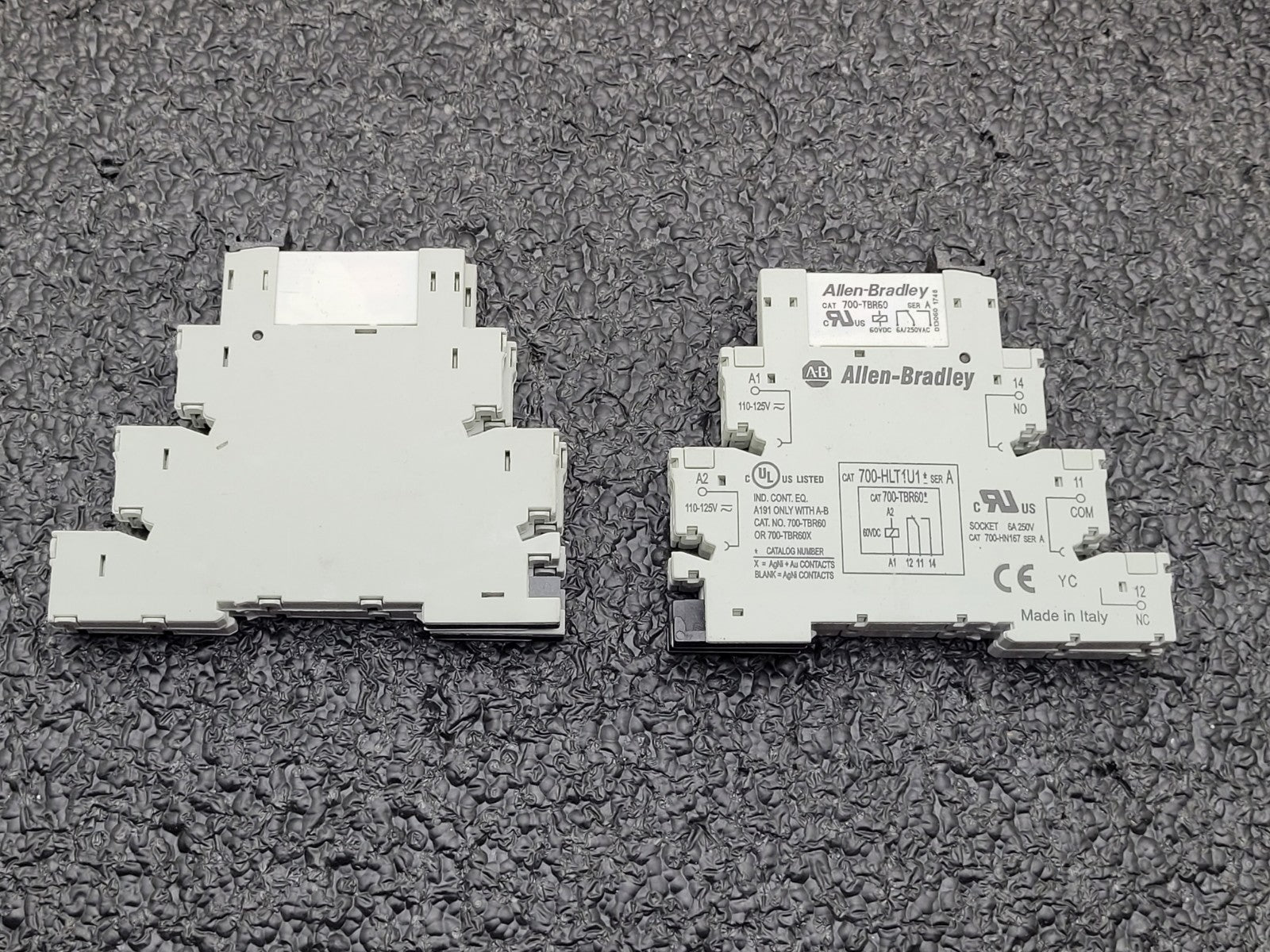 Lot of 13 New Allen Bradley Bulletin 700 Interface Relay Module 700-HLT1Z Ser.A