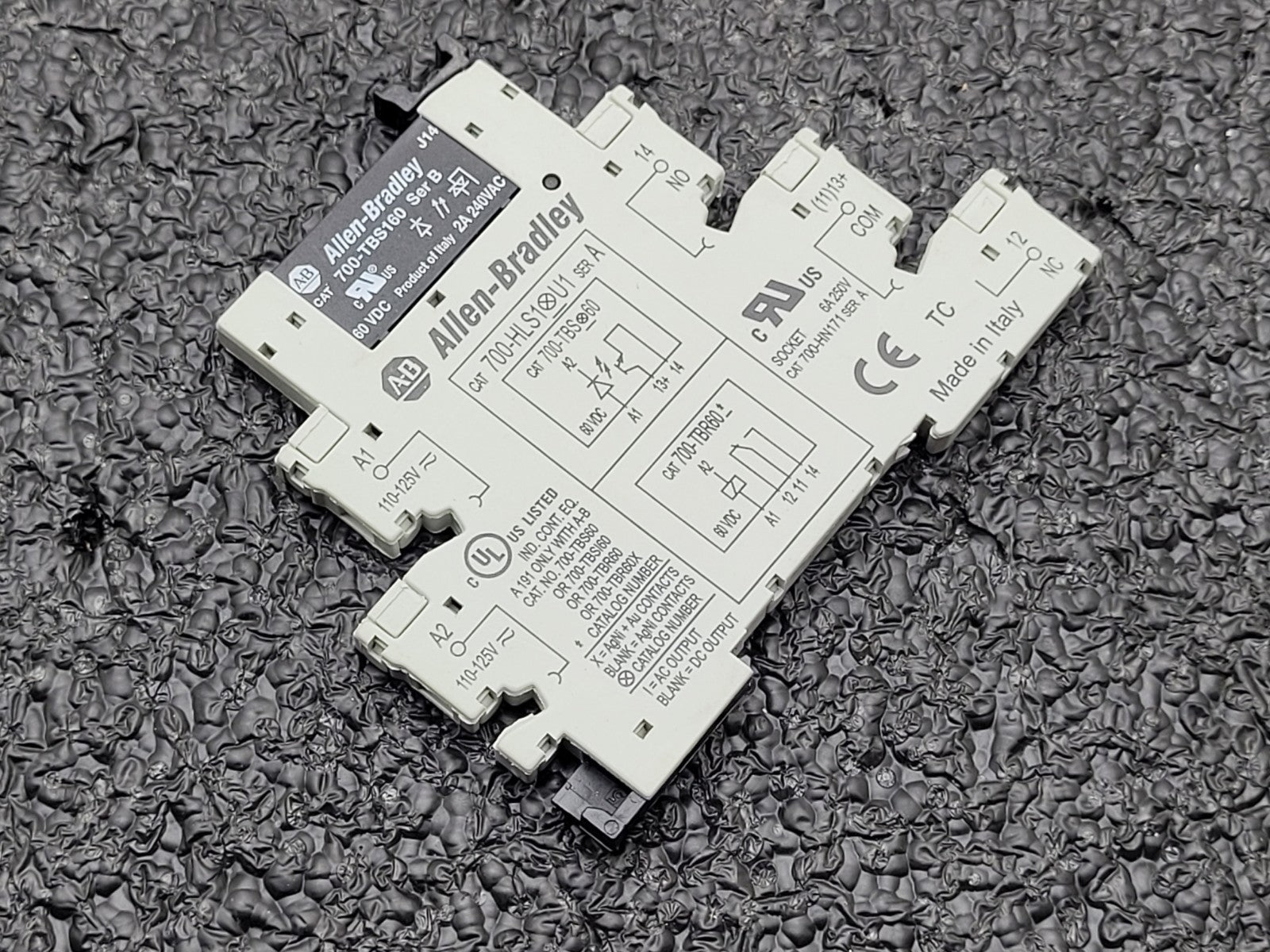 Lot of 13 New Allen Bradley Bulletin 700 Interface Relay Module 700-HLT1Z Ser.A