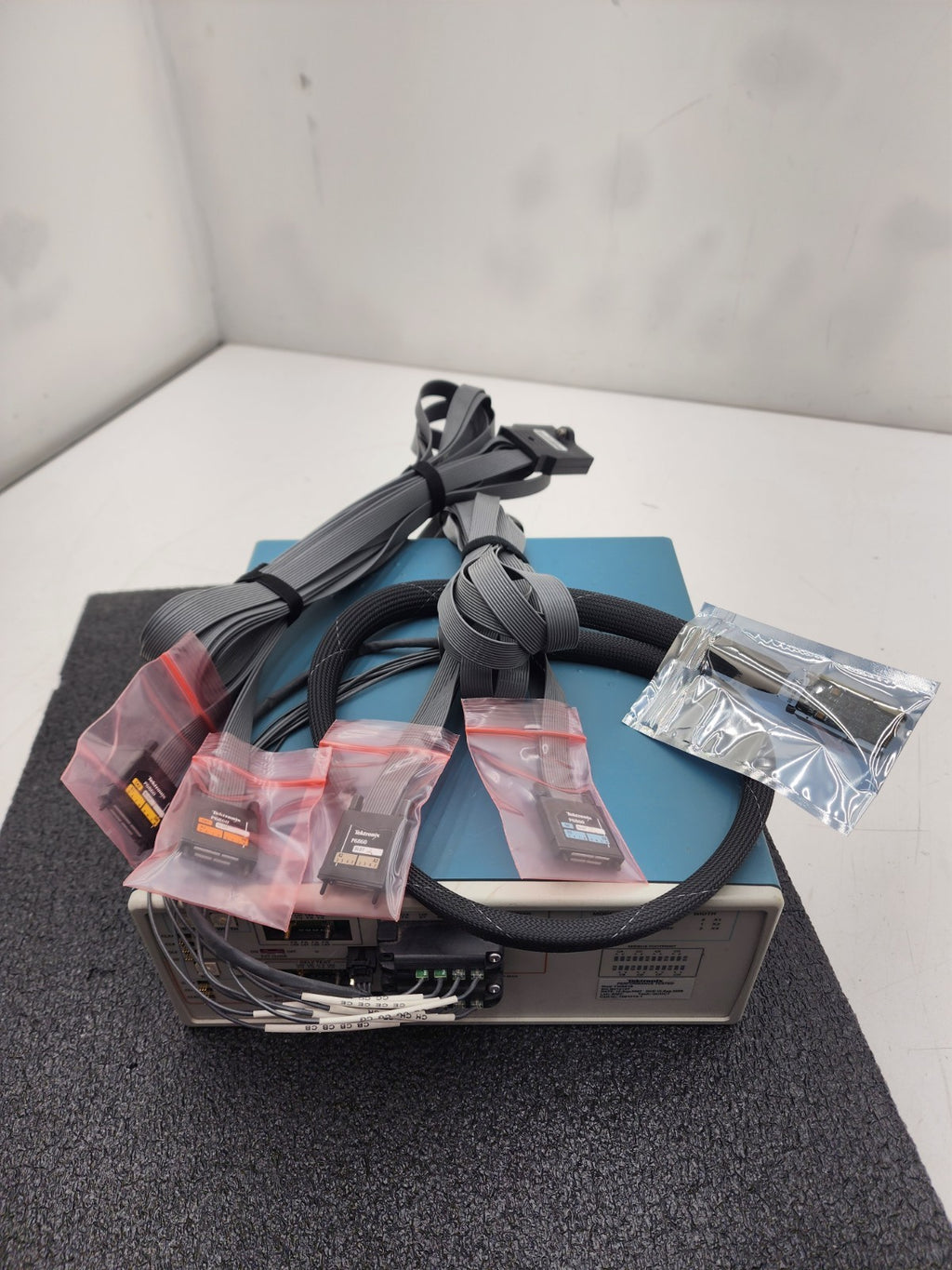 Tektronix Tek TMS818 Probe Adapter PCI-e PCIExpress Bus 2x P6869 Probe