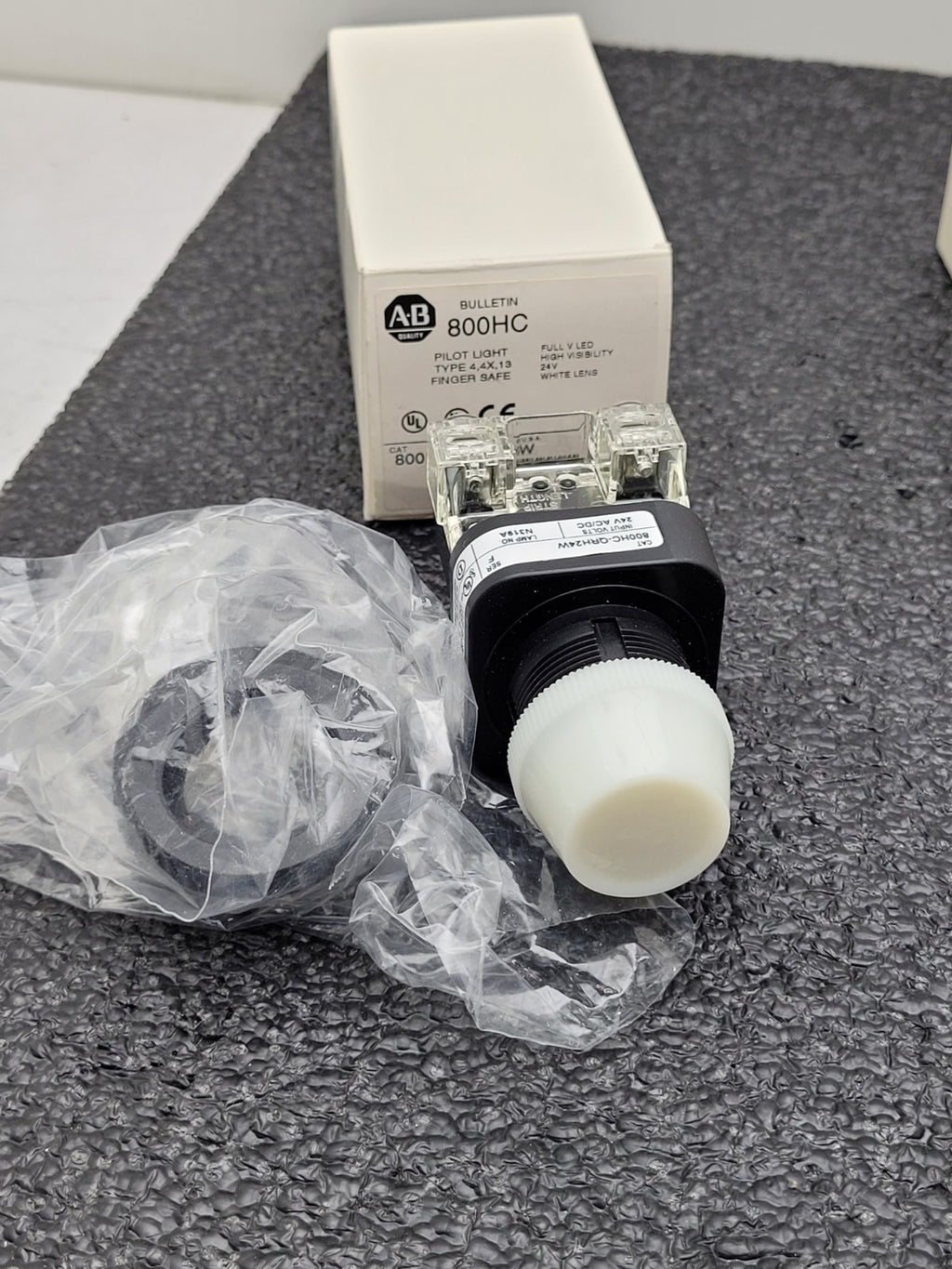 Lot of 3x ALLEN-BRADLEY AB  800HC-QRH24W QRH24G Pilot Lite 2x White 1x Green NEW