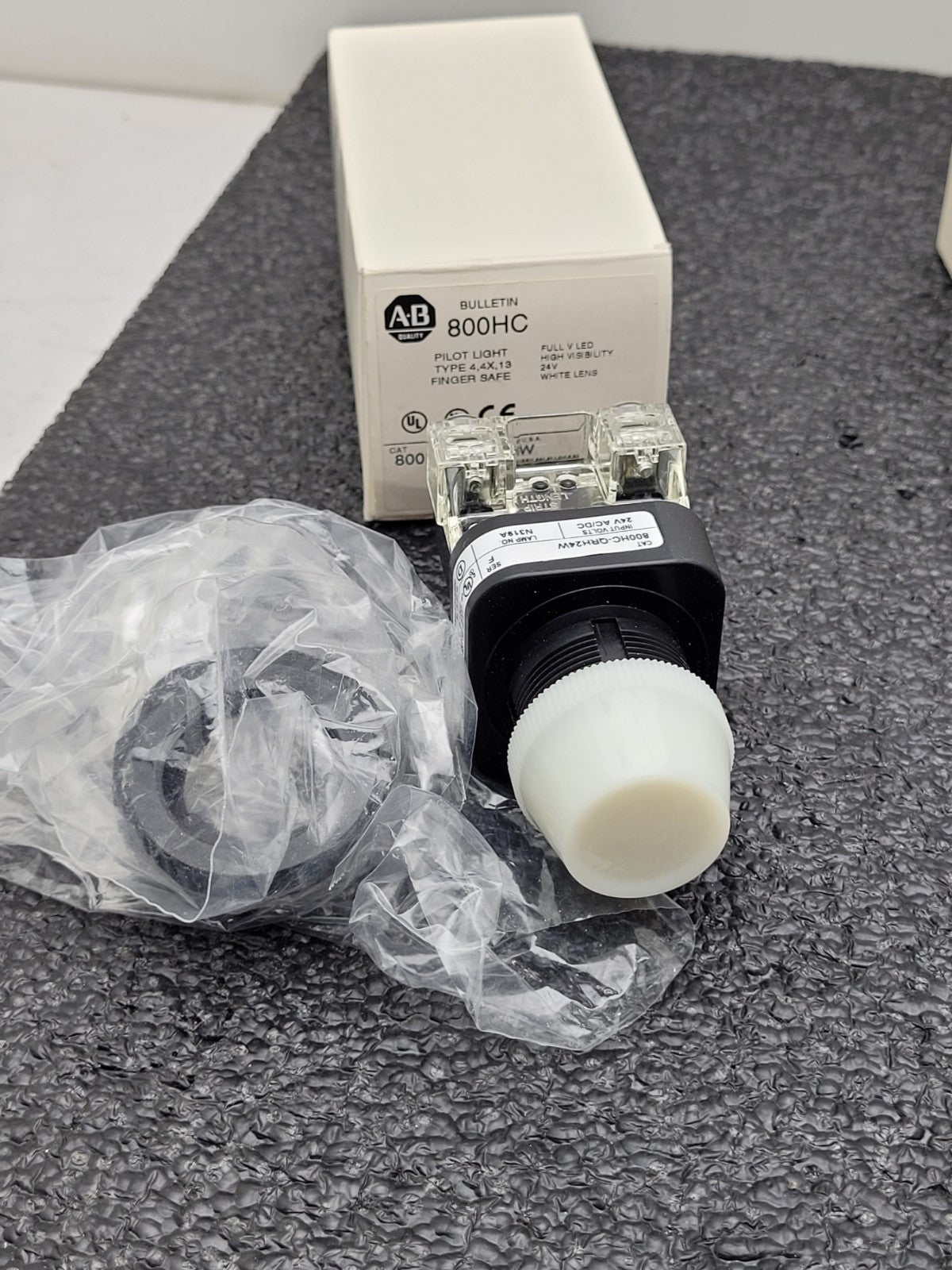 Lot of 3x ALLEN-BRADLEY AB  800HC-QRH24W QRH24G Pilot Lite 2x White 1x Green NEW