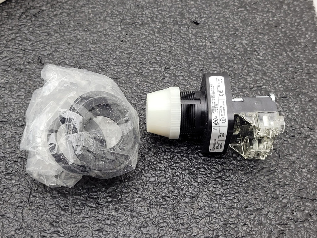 Lot of 3x ALLEN-BRADLEY AB  800HC-QRH24W QRH24G Pilot Lite 2x White 1x Green NEW