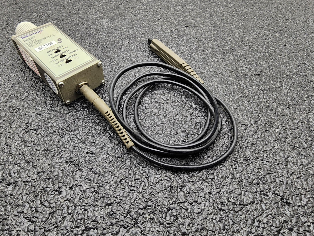 Tektronix P6247 1GHz Differential Probe For Parts or Repair