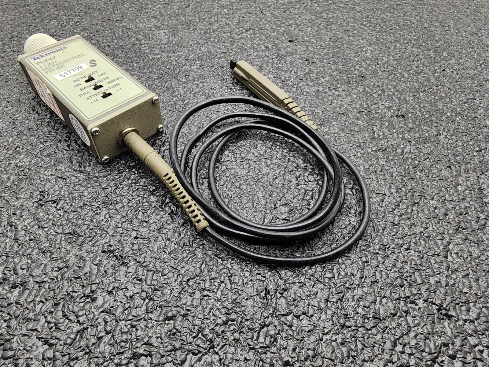 Tektronix P6247 1GHz Differential Probe For Parts or Repair