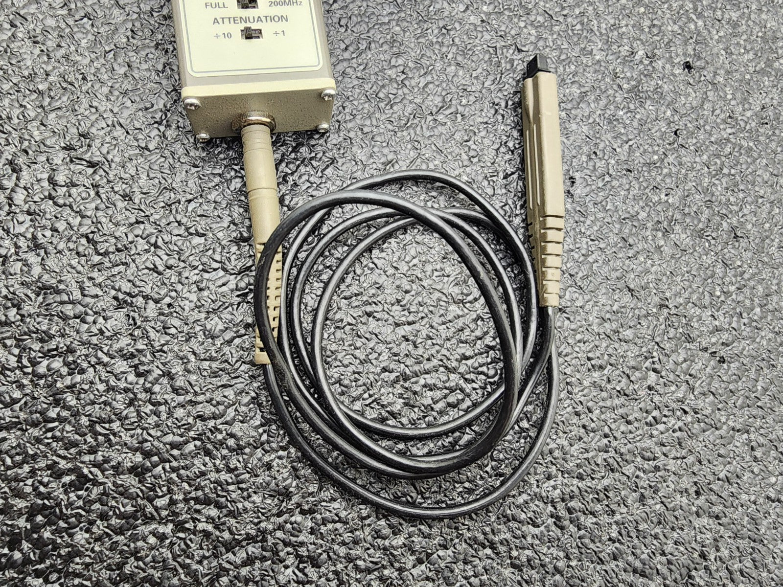 Tektronix P6247 1GHz Differential Probe For Parts or Repair