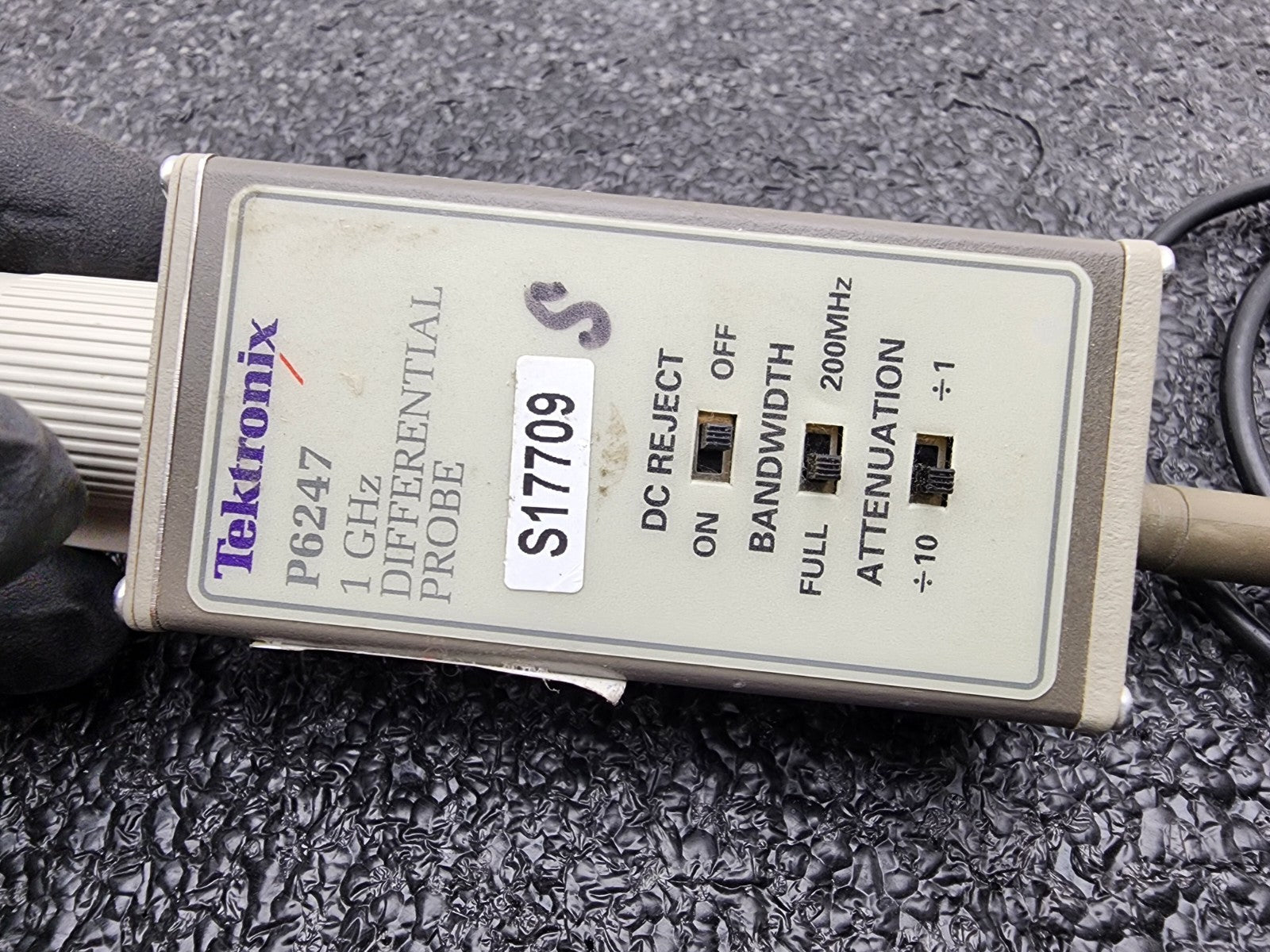 Tektronix P6247 1GHz Differential Probe For Parts or Repair