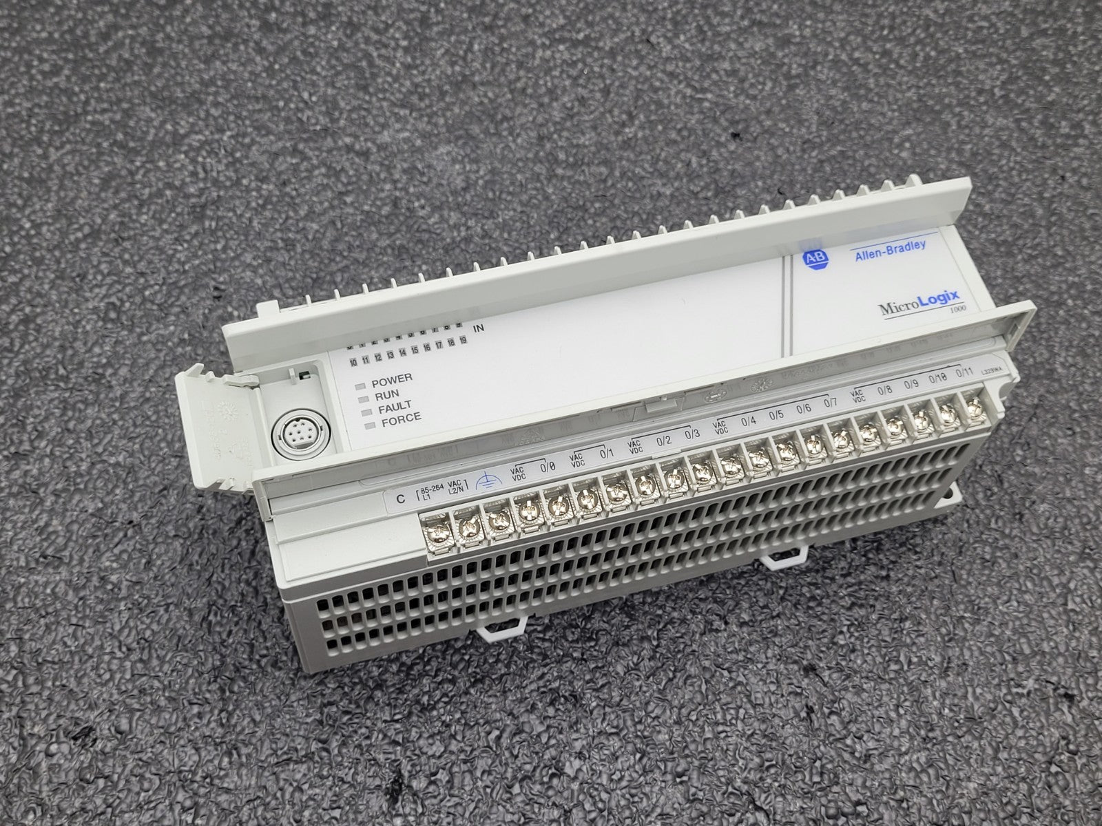 Allen Bradley Micro Logix 1000 1761-L32BWA Series E FRN 1.0 w/cable