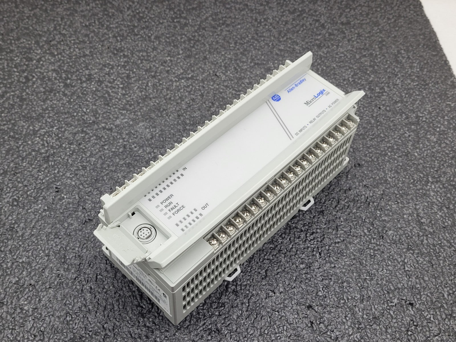 Allen Bradley Micro Logix 1000 1761-L32BWA Series E FRN 1.0 w/cable