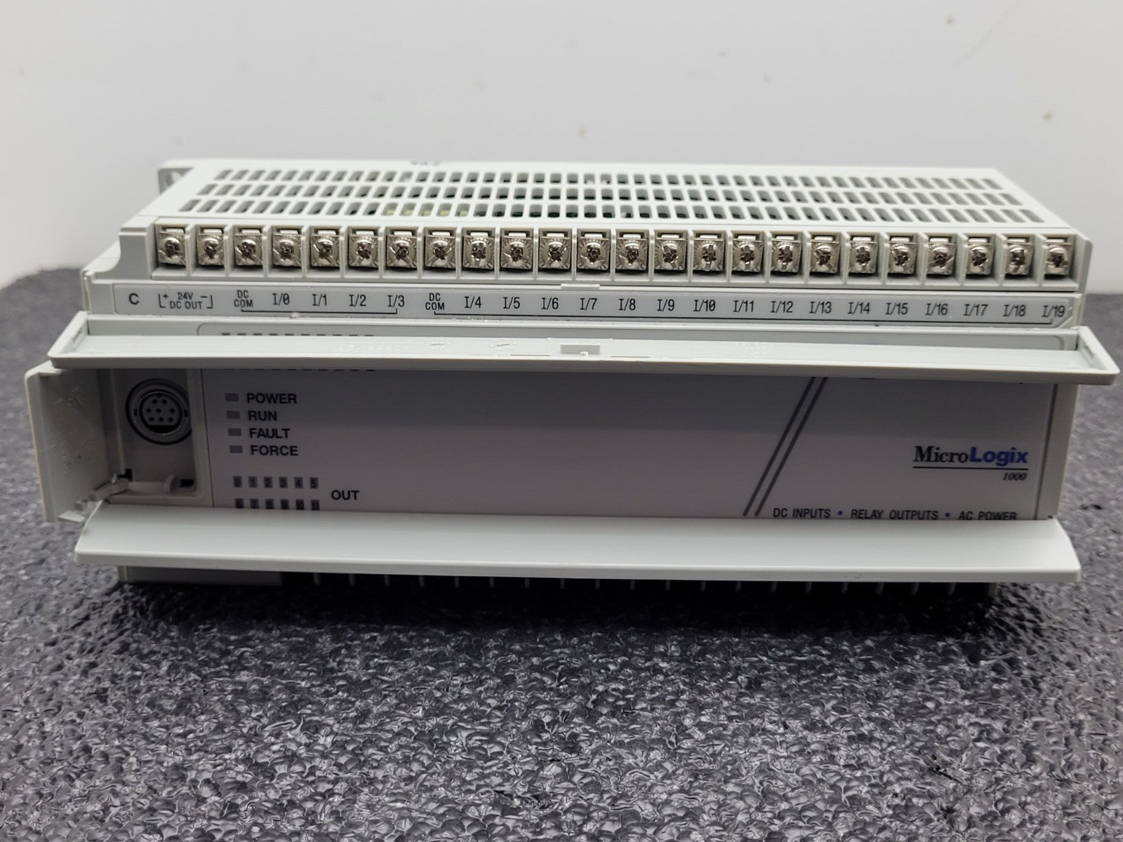 Allen Bradley Micro Logix 1000 1761-L32BWA Series E FRN 1.0 w/cable