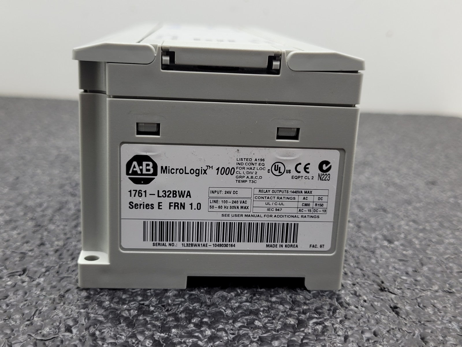 Allen Bradley Micro Logix 1000 1761-L32BWA Series E FRN 1.0 w/cable