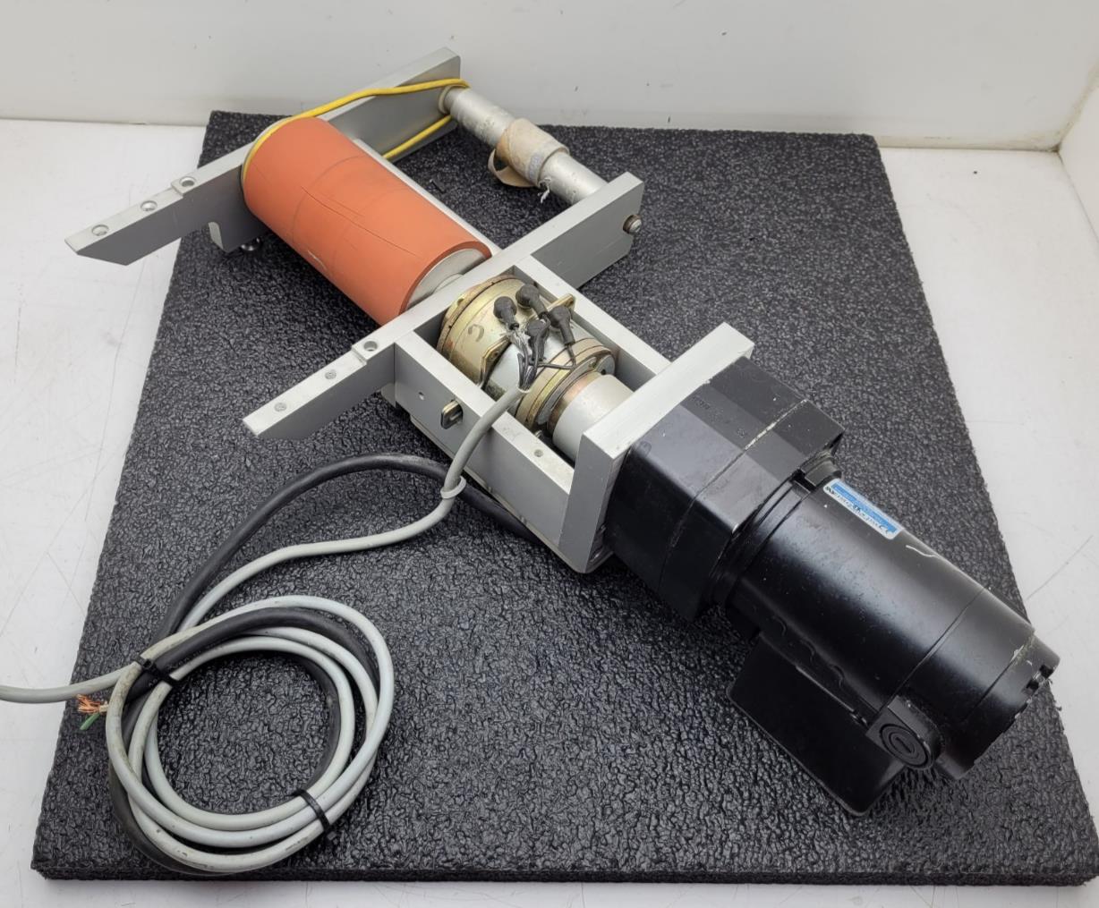 LEESON 985-627H 90VDC 0.8A Permanent Magnet 60:1 GearMotor w/ Clutch 30RPM