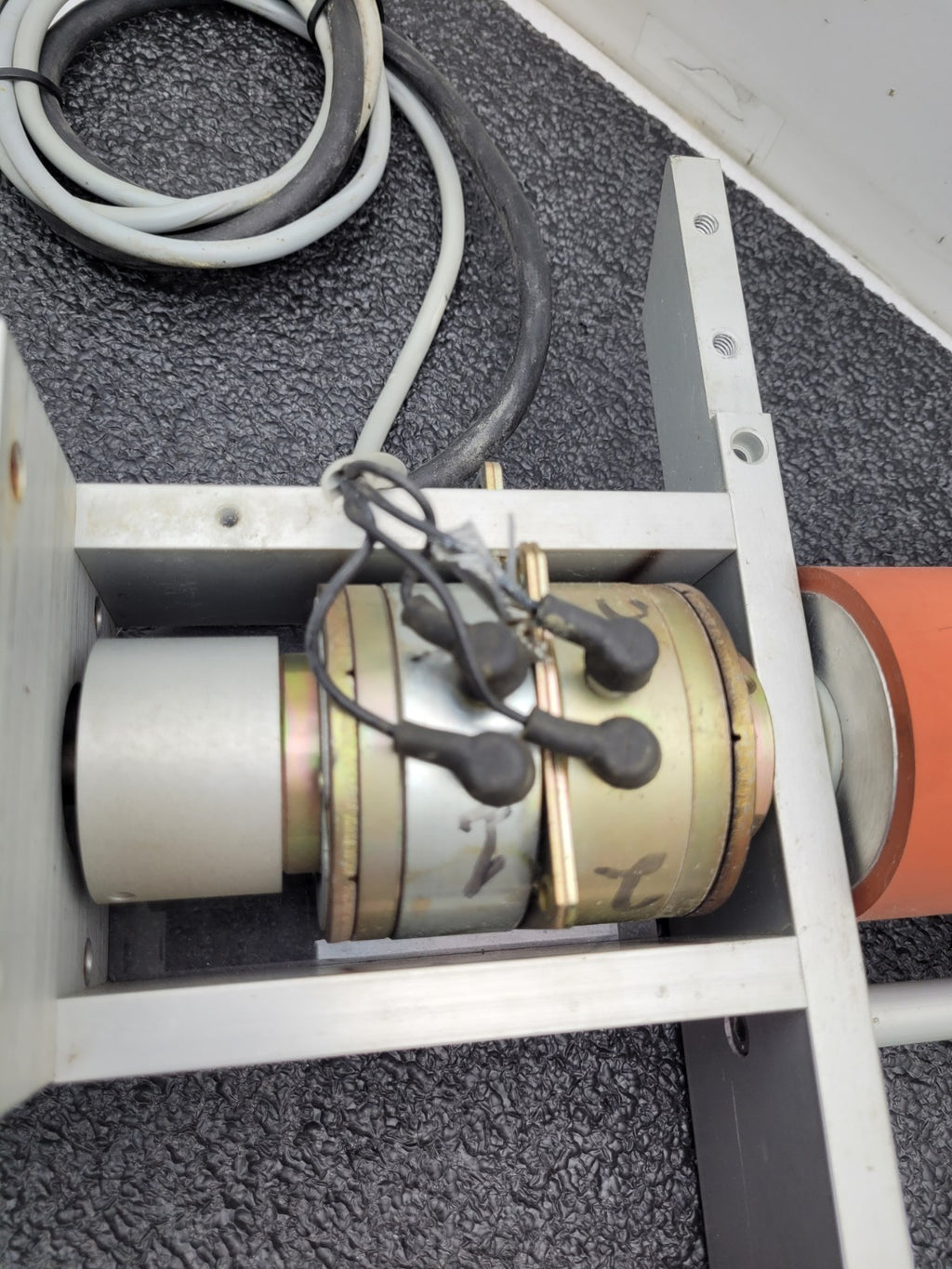 LEESON 985-627H 90VDC 0.8A Permanent Magnet 60:1 GearMotor w/ Clutch 30RPM