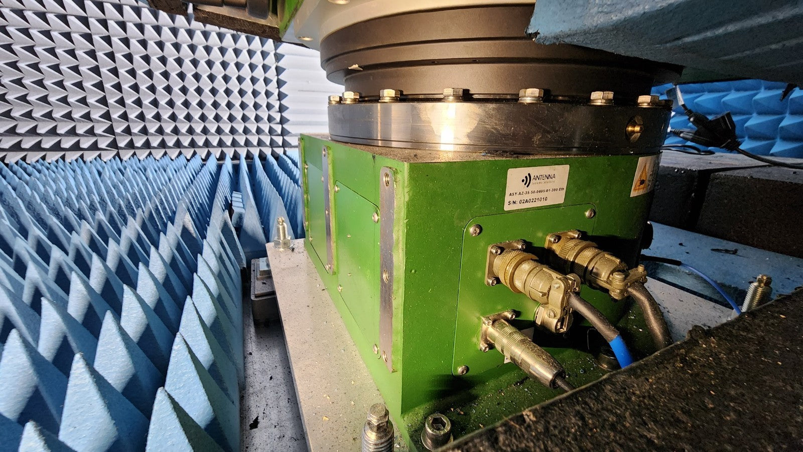 ETS-Lindgren AMS-5703 CATR Compact Antenna Test Range 5G Anechoic RF Chamber