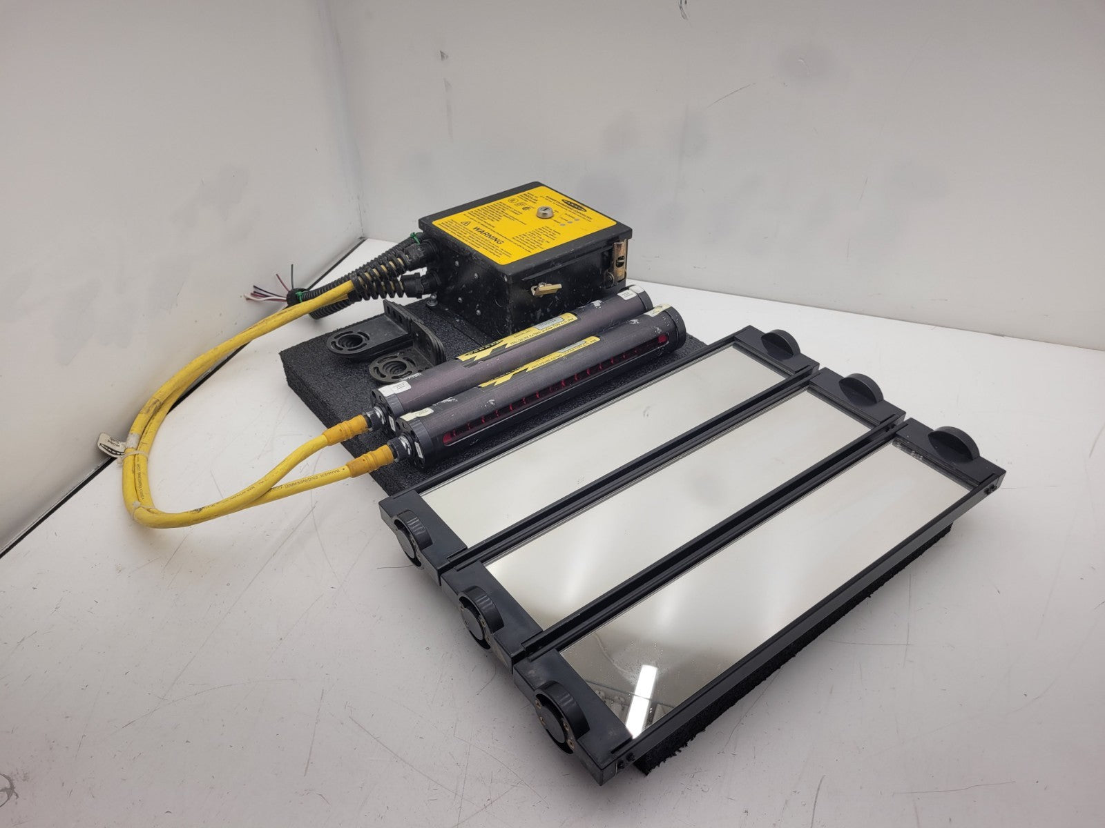 BANNER MGCA-4A Machine-Guard Control Box Light Curtain MGR1216A MGE1216A Mirrors