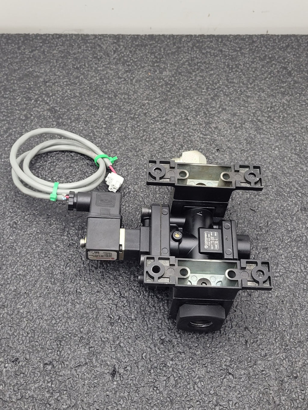 NORGREN P74A-NNC-SEA P74ANNCSEA 150PSI 12VDC 3/4" NC Solenoid Valve w/mounts