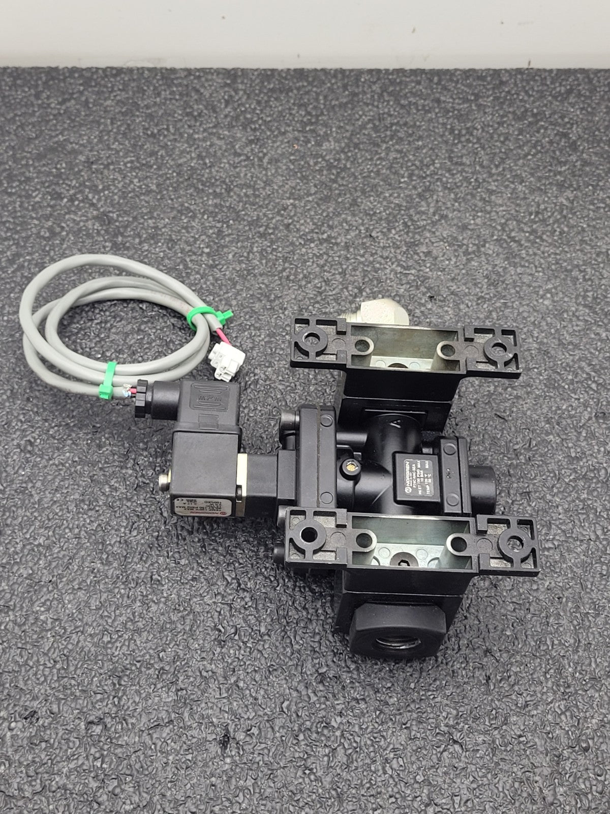 NORGREN P74A-NNC-SEA P74ANNCSEA 150PSI 12VDC 3/4" NC Solenoid Valve w/mounts