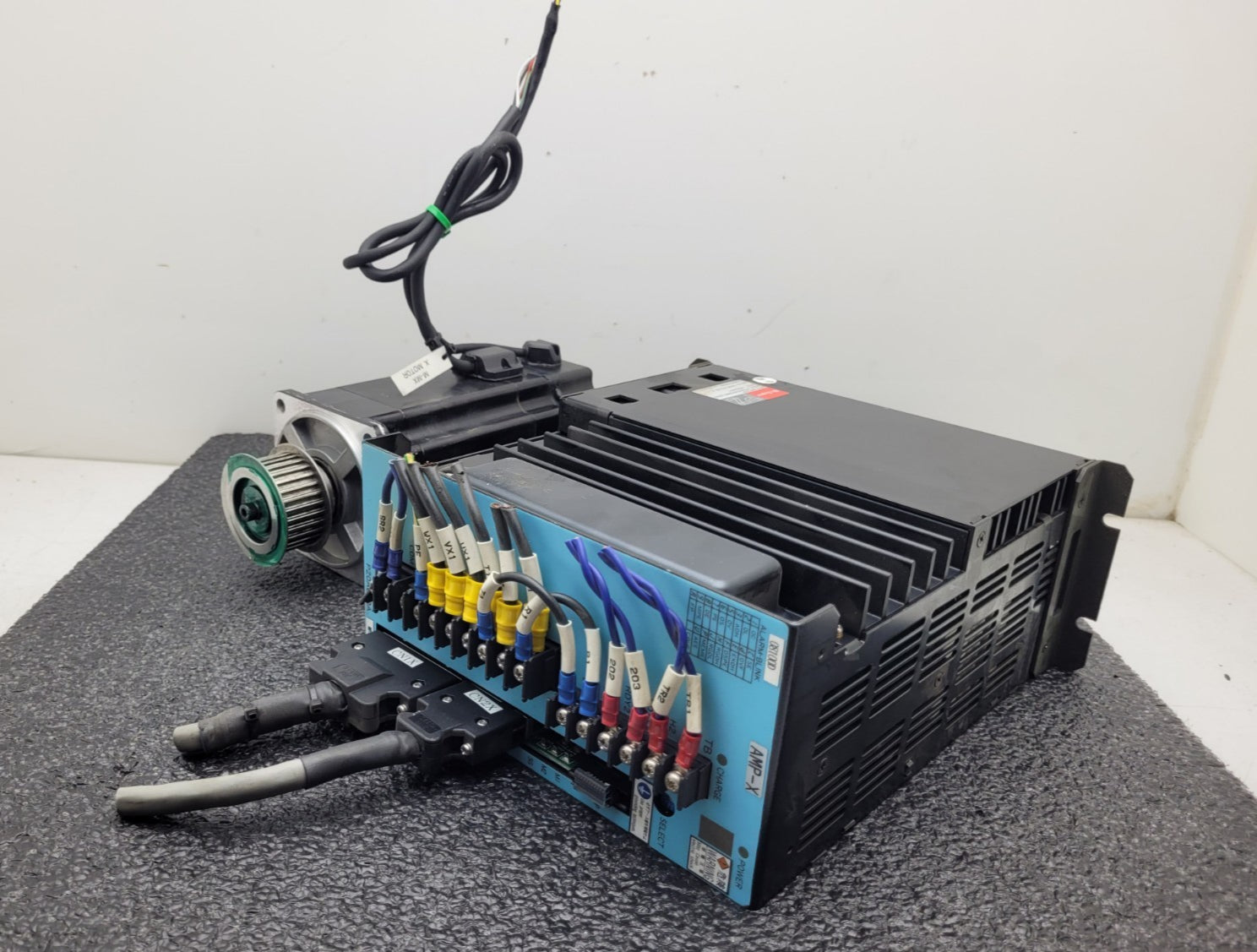 SANYO DENKI AC SERVOMOTOR P5, P50B08100DXS27 / PZ0A050AME1S00 Servo Amplifier PZ