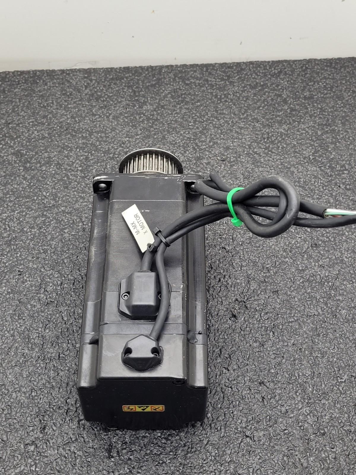 SANYO DENKI AC SERVOMOTOR P5, P50B08100DXS27 / PZ0A050AME1S00 Servo Amplifier PZ