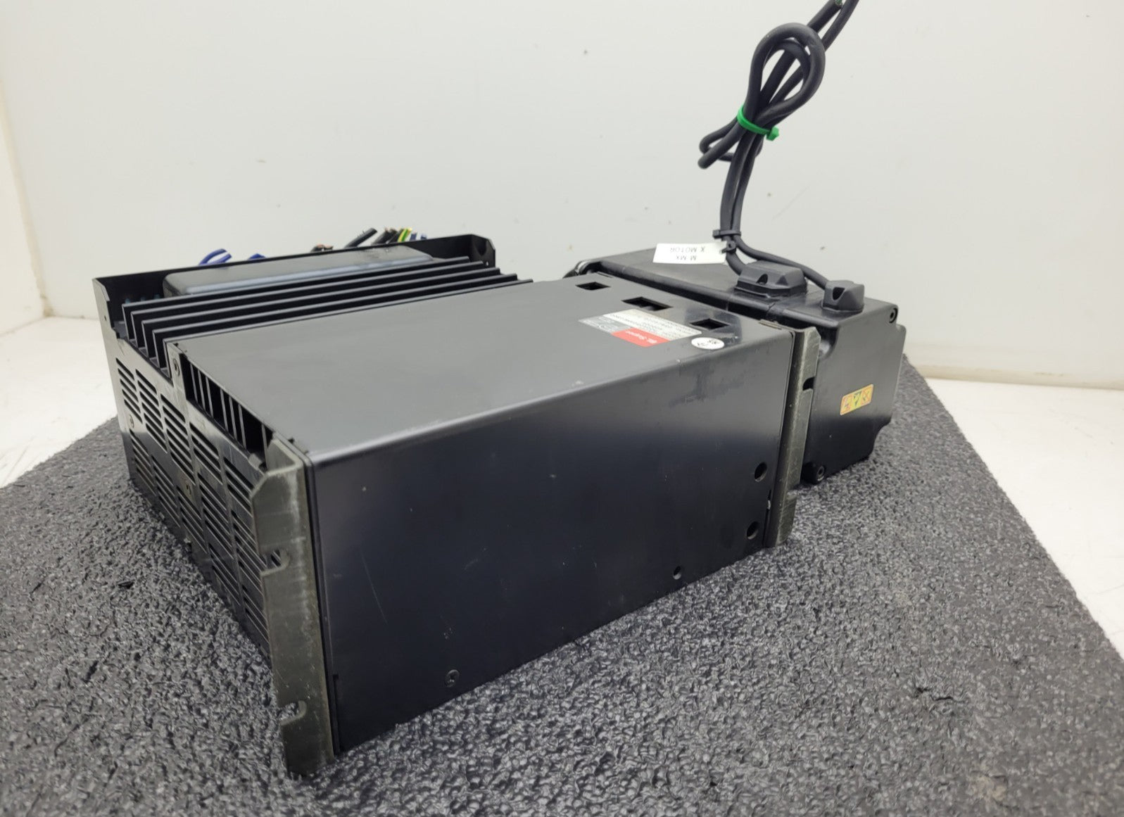 SANYO DENKI AC SERVOMOTOR P5, P50B08100DXS27 / PZ0A050AME1S00 Servo Amplifier PZ