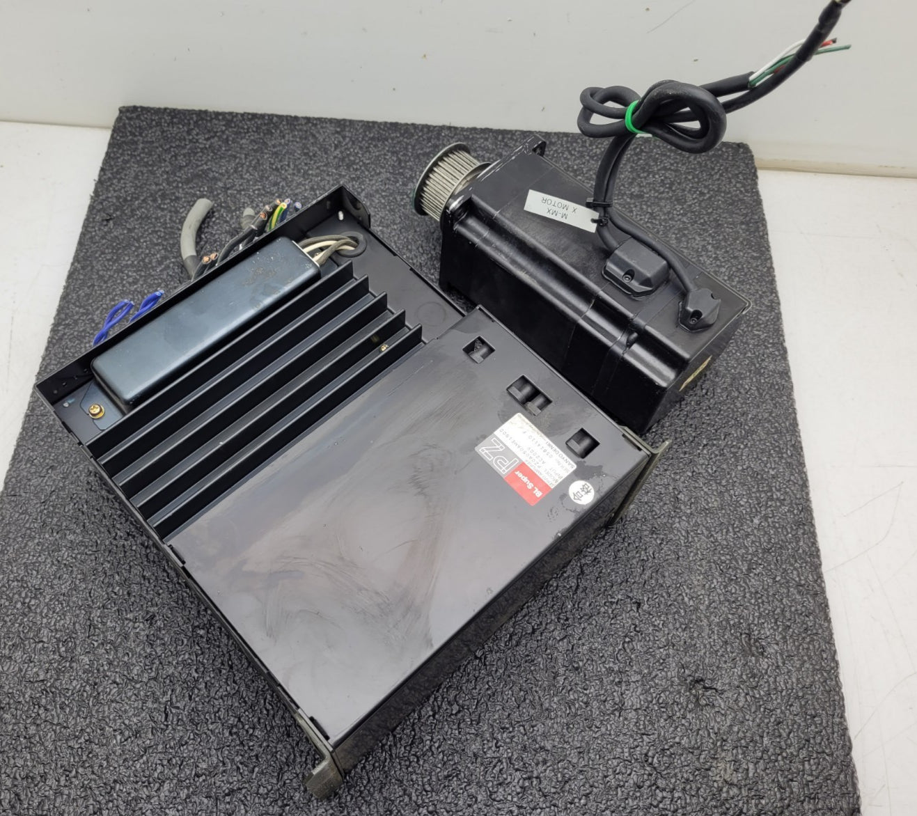 SANYO DENKI AC SERVOMOTOR P5, P50B08100DXS27 / PZ0A050AME1S00 Servo Amplifier PZ