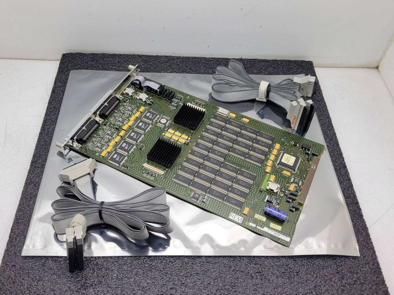 HP AGILENT 16717A 333MHz STATE / 2GHz TIMING ZOOM 2MSa ANALYZER with Cables