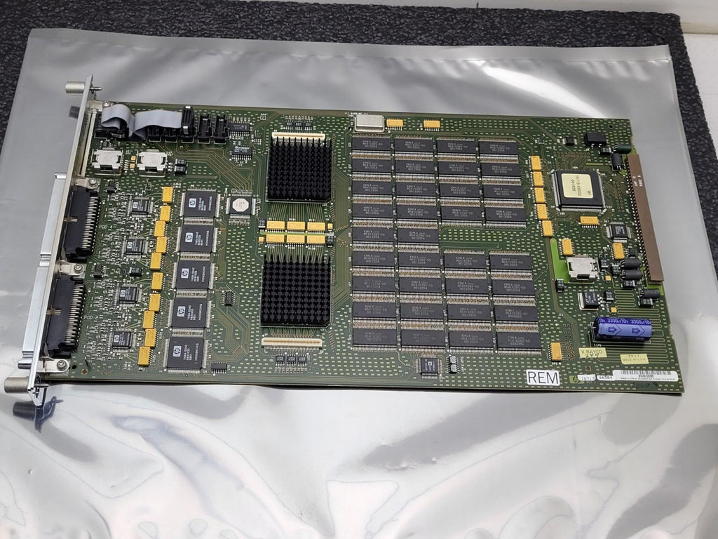 HP AGILENT 16717A 333MHz STATE / 2GHz TIMING ZOOM 2MSa ANALYZER with Cables