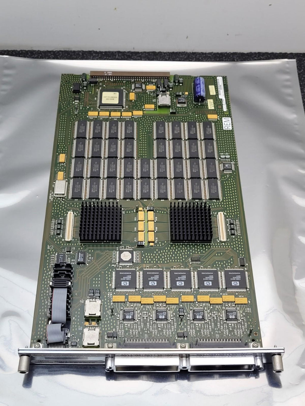 HP AGILENT 16717A 333MHz STATE / 2GHz TIMING ZOOM 2MSa ANALYZER with Cables