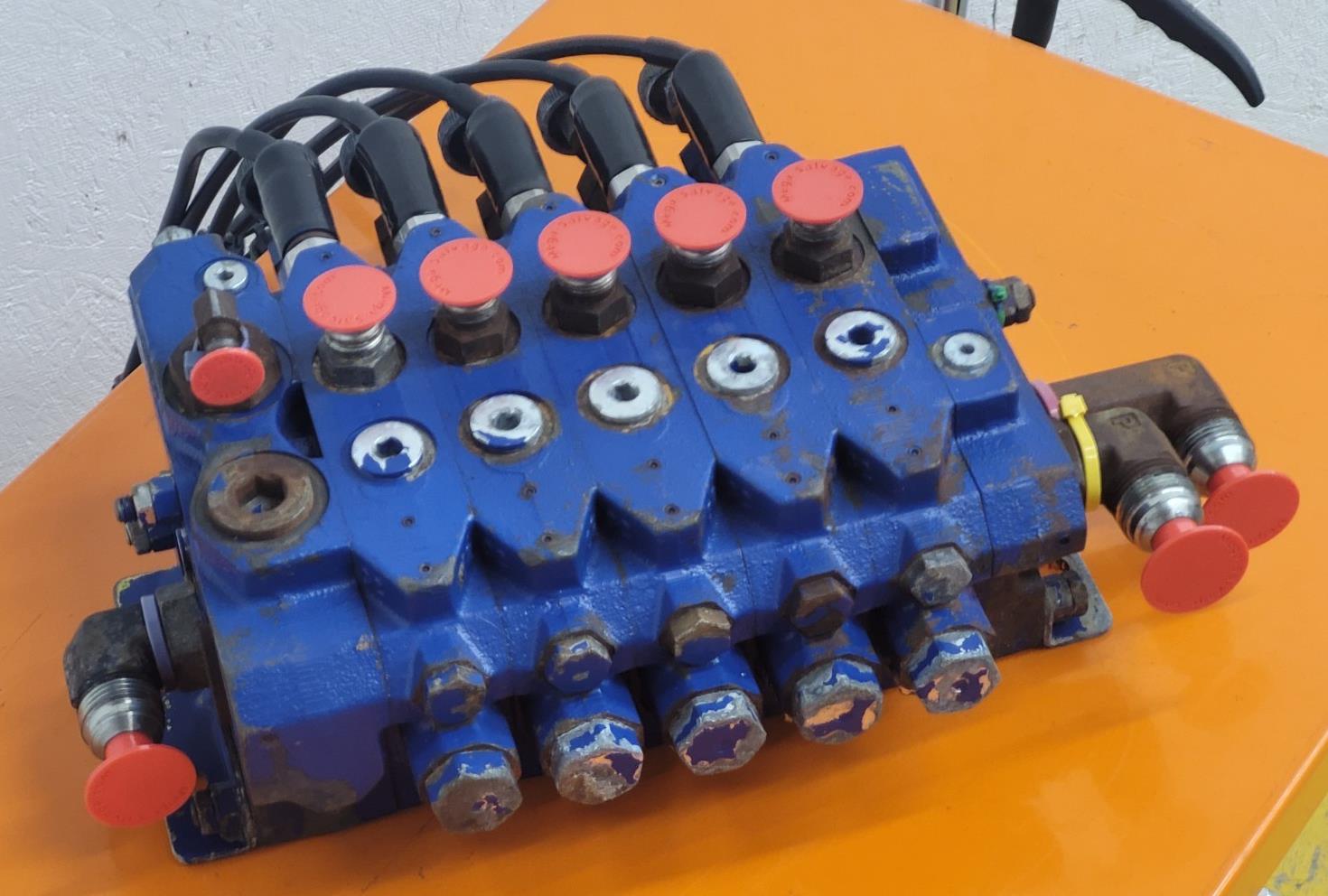 Parker Pulsar? Hydraulic Modular Stackable 5 Valve Stack 2-Way Manual + Solenoid
