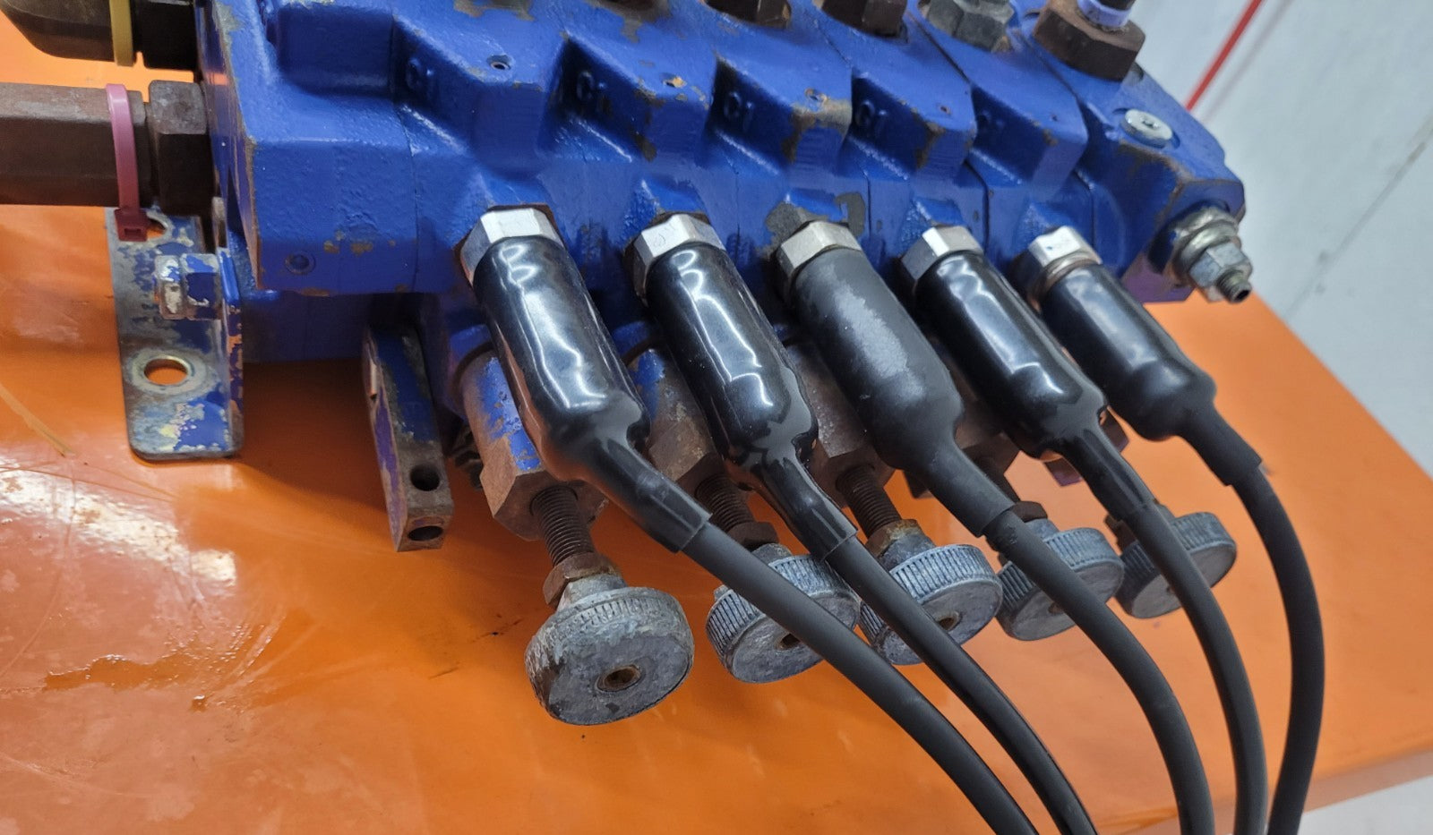 Parker Pulsar? Hydraulic Modular Stackable 5 Valve Stack 2-Way Manual + Solenoid