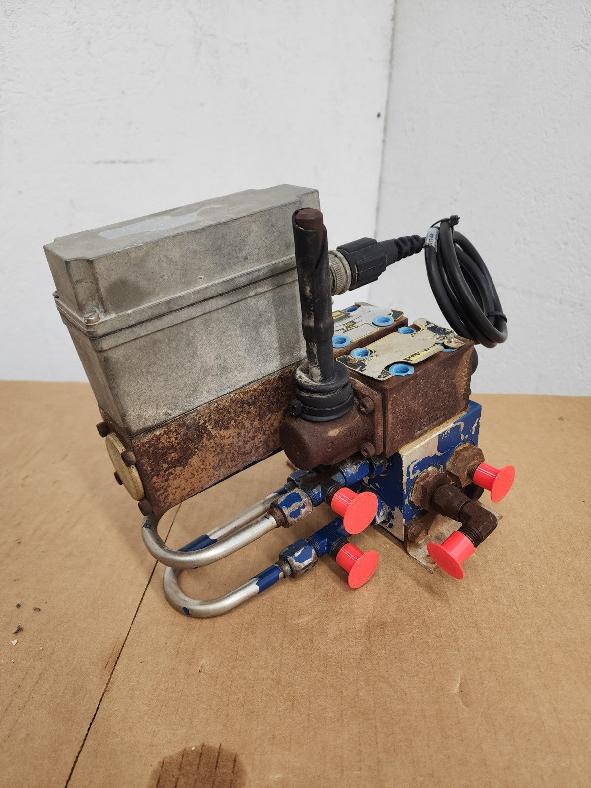 PARKER Hydraulic Proportional ISO Valve D1FHE80HCNEK0030X6114 12VDC + Override K