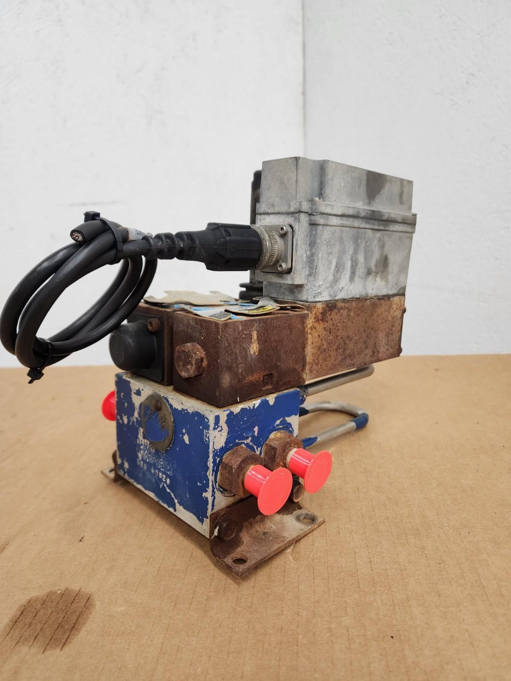 PARKER Hydraulic Proportional ISO Valve D1FHE80HCNEK0030X6114 12VDC + Override K