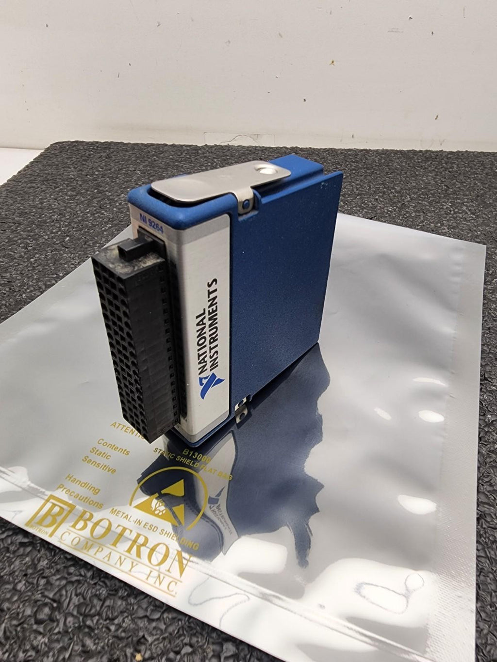 National Instruments NI 9264 16 Channel cDAQ Analog Input Module Screw Terminal