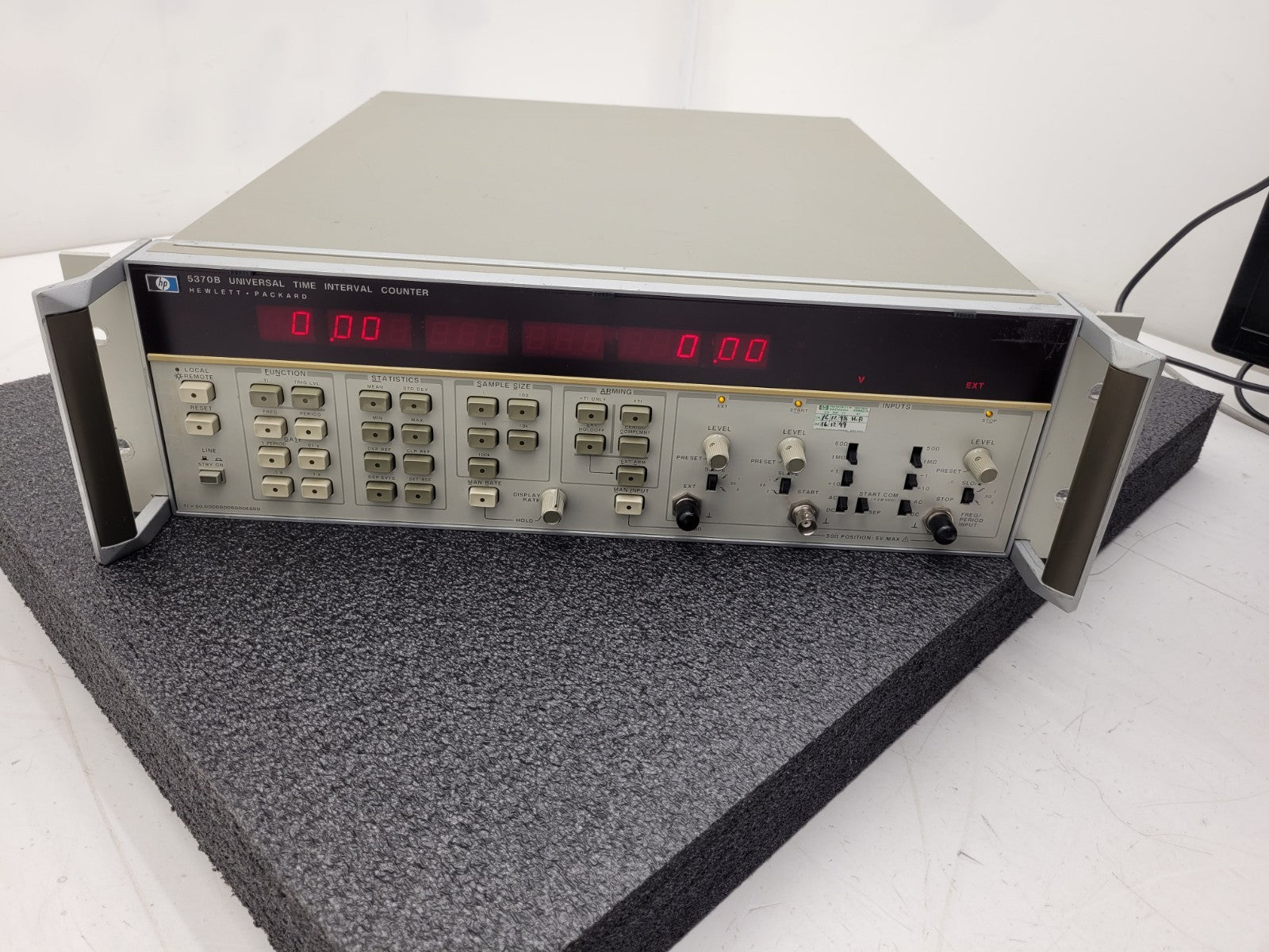 HP 5370B Precision Time-Interval Universal Counter 0.1 Hz to 100 MHz