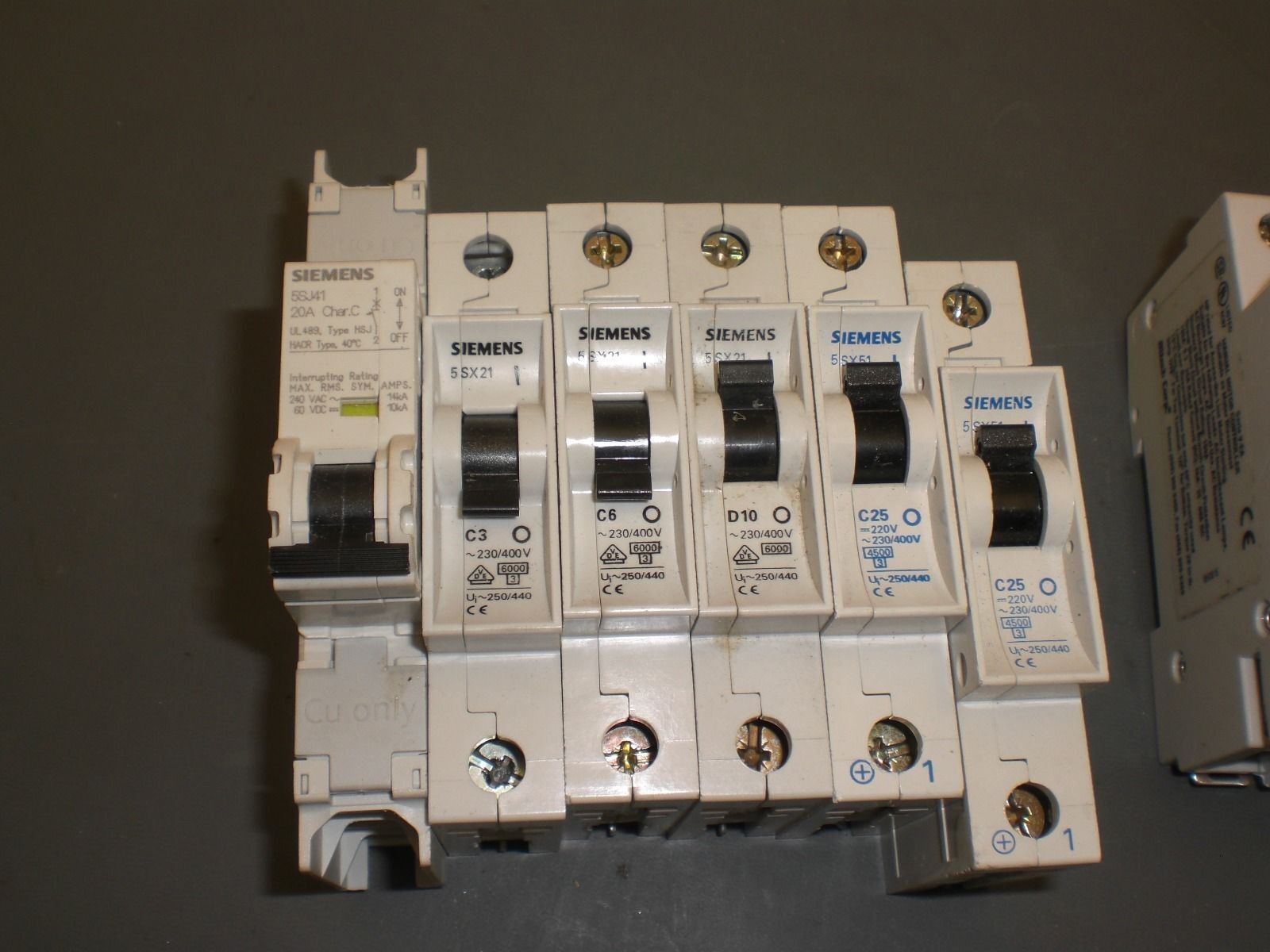 Siemens, Eaton, Schurter & sim Single Pole Breakers, 1A - 25A, Lot of 16