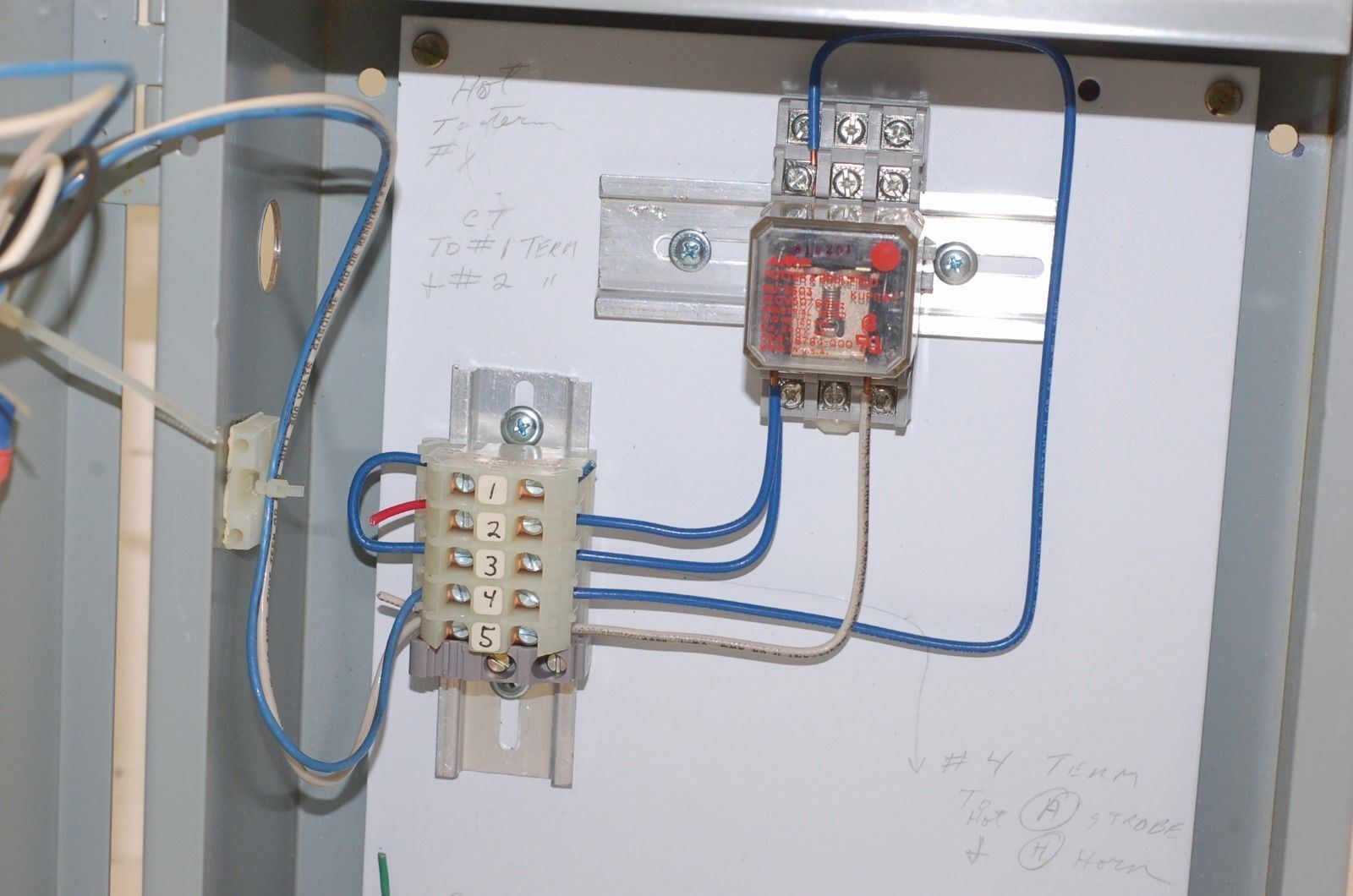 Hoffman A-12N106 Enclosure 12" x 10" x 6" w/ Federal Vibratone 350 Horn 120V (C)