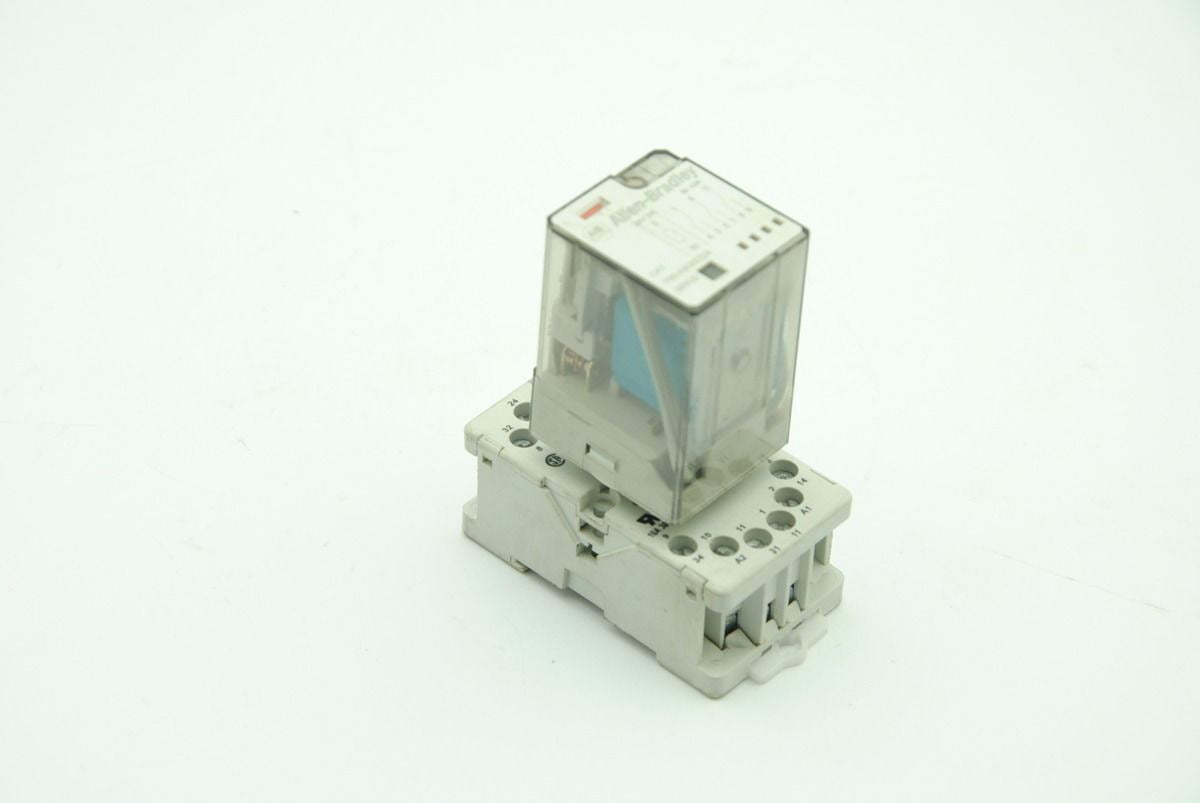 Allen Bradley 700-HA33Z24 24VDC Relay, 250VAC 10A, 700-HN101 Base - Lot of 4