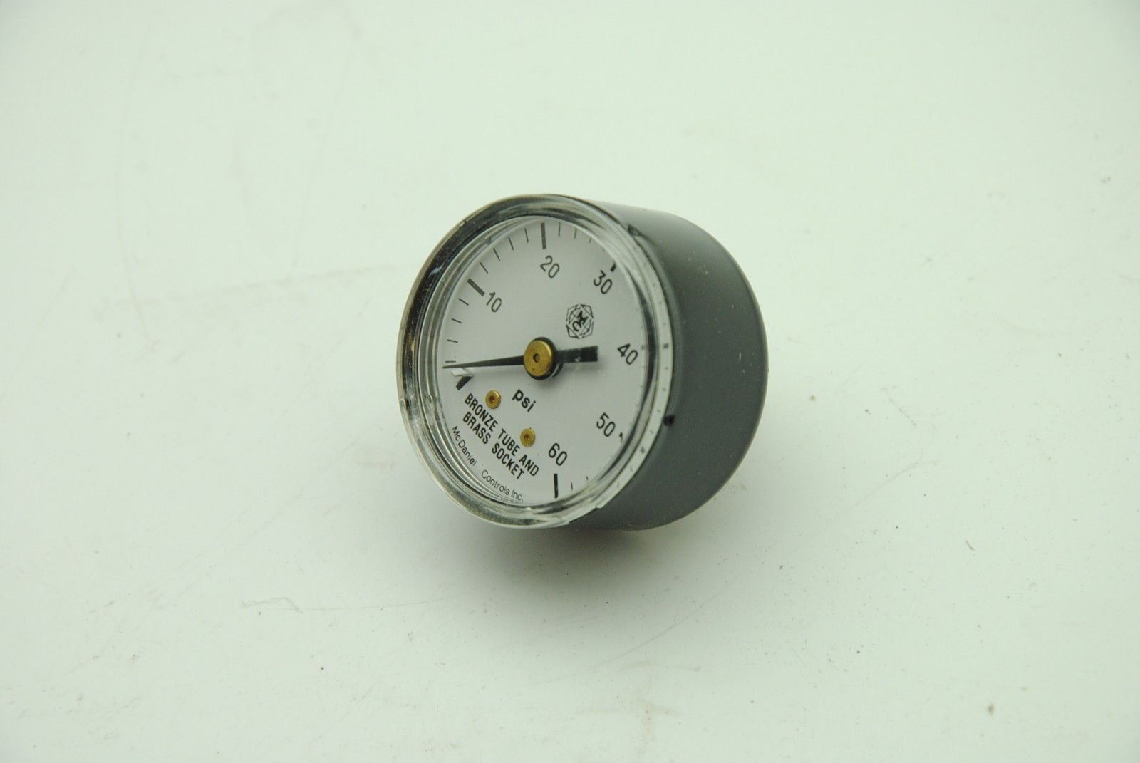 McDaniel Controls R8-CL Gauge, 0-60 PSI, 1-1/2" Dial, 1/8" NPT - Lot of 2 - NEW