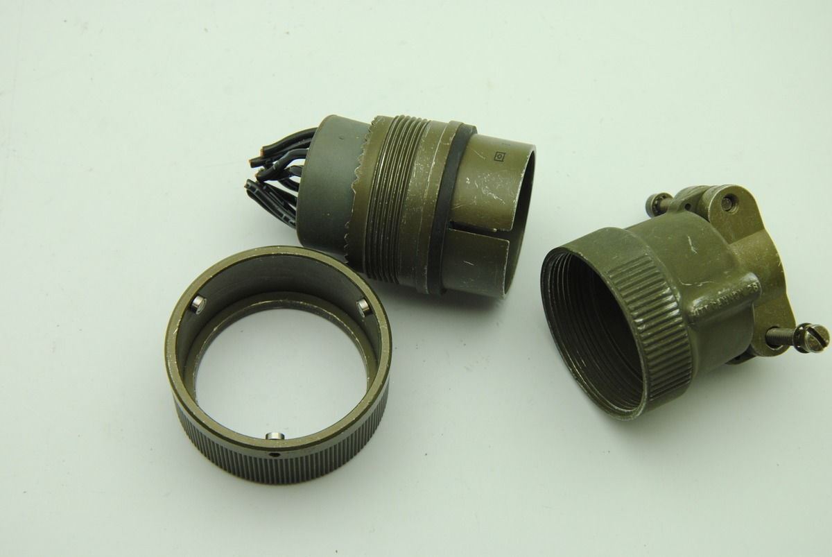 ITT Cannon CB6E28-12PC 26-Pin Connector, Twist Lock